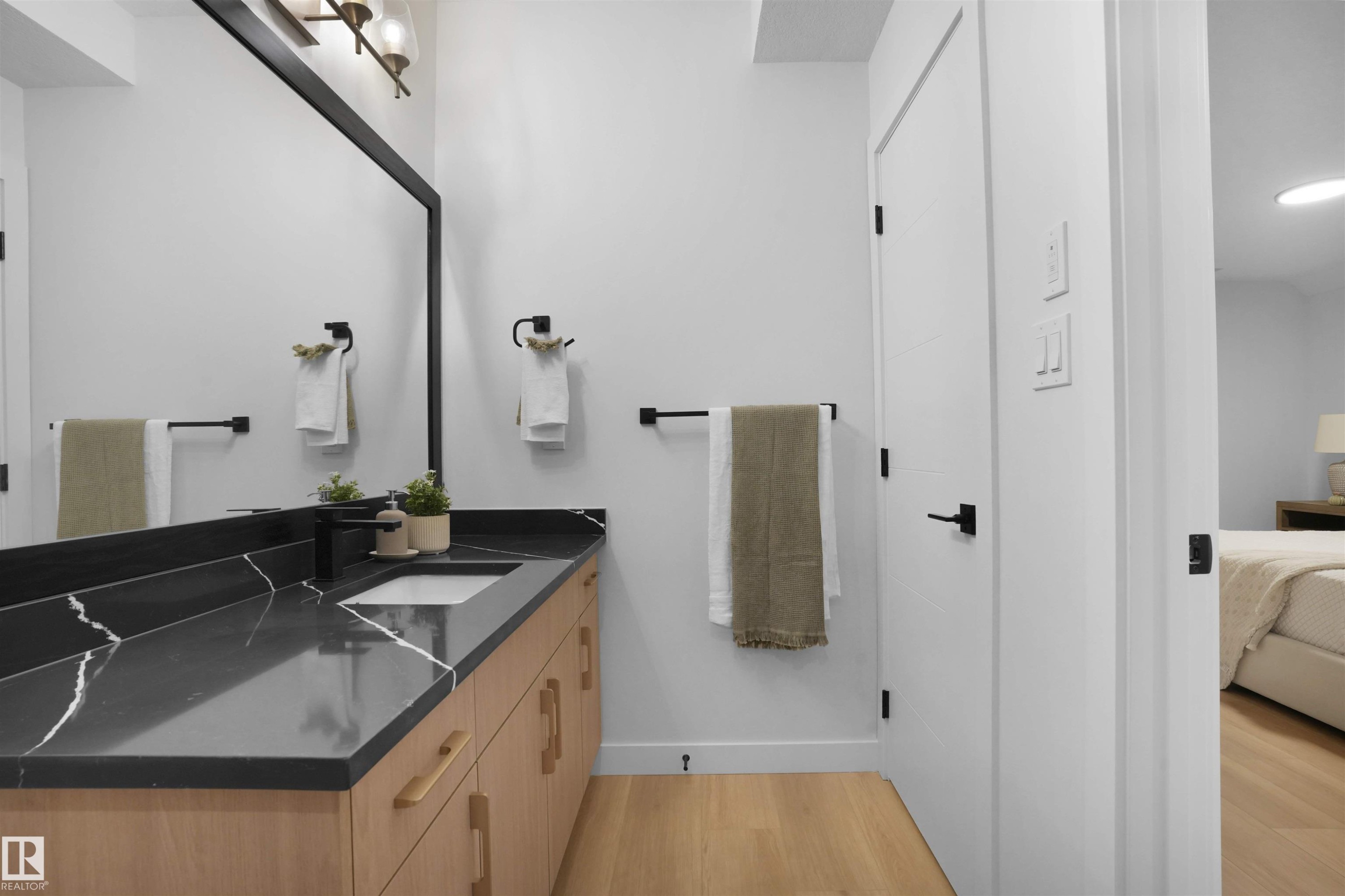 3319 Chickadee Drive, Edmonton, AB - Indoor Photo Showing Bathroom