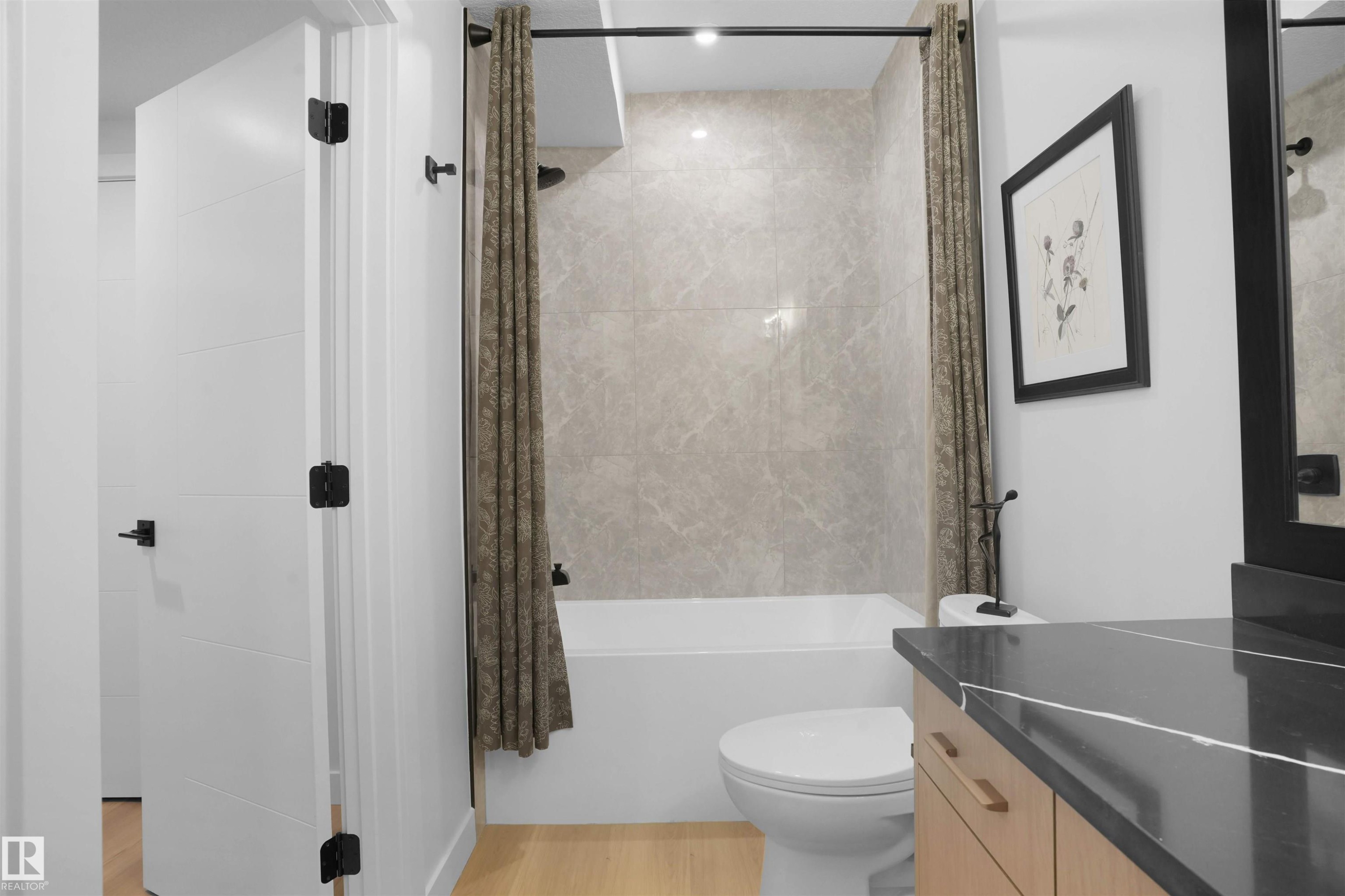 3319 Chickadee Drive, Edmonton, AB - Indoor Photo Showing Bathroom