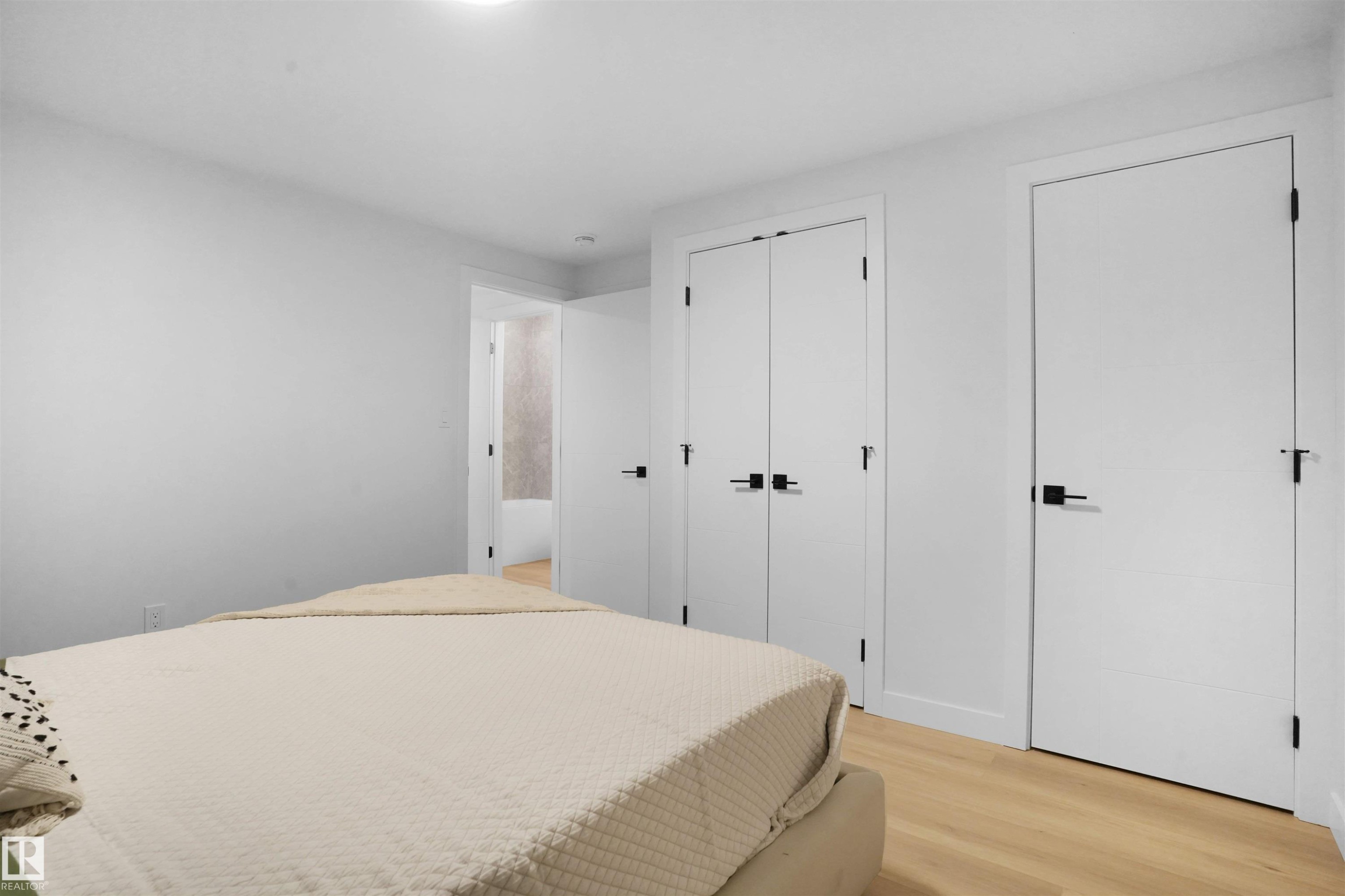 3319 Chickadee Drive, Edmonton, AB - Indoor Photo Showing Bedroom