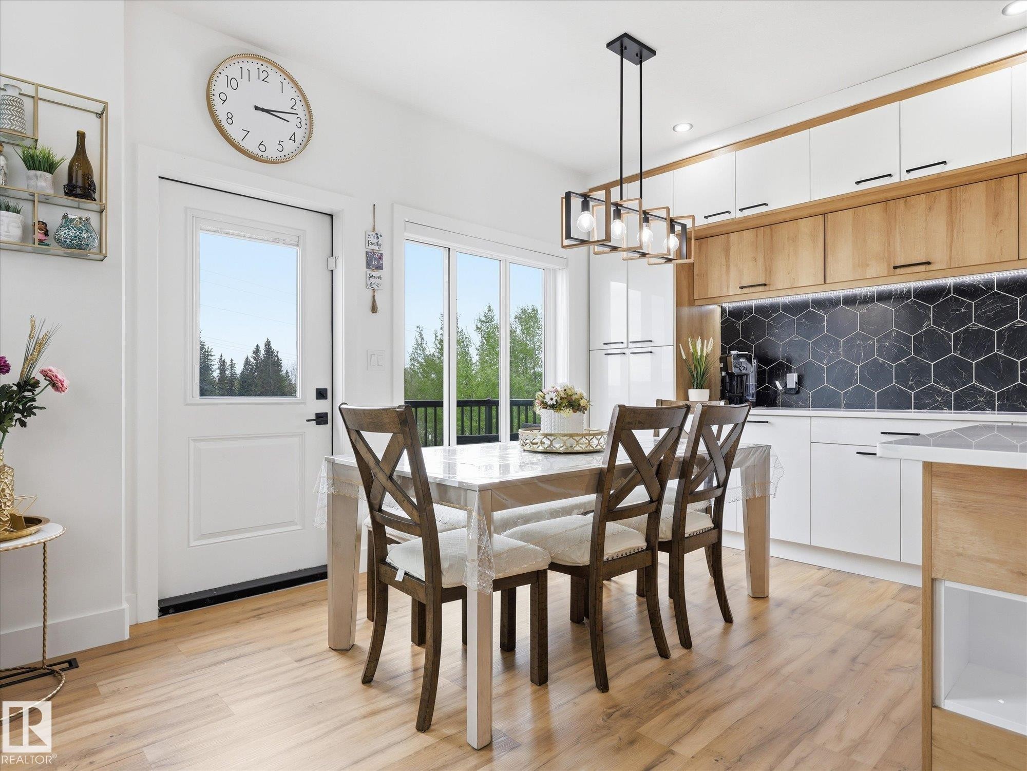 622 Astoria Way, Devon, AB - Indoor Photo Showing Dining Room