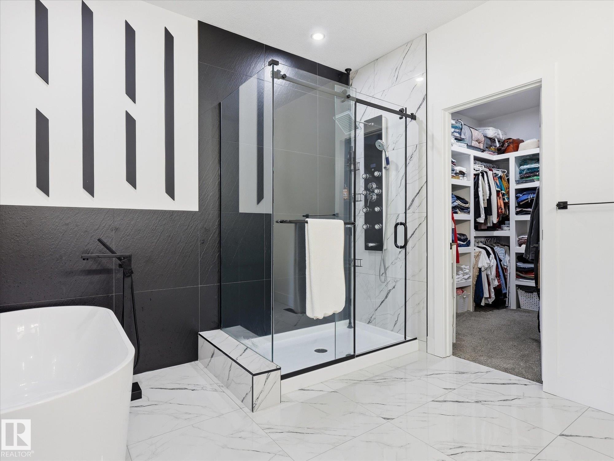 622 Astoria Way, Devon, AB - Indoor Photo Showing Bathroom