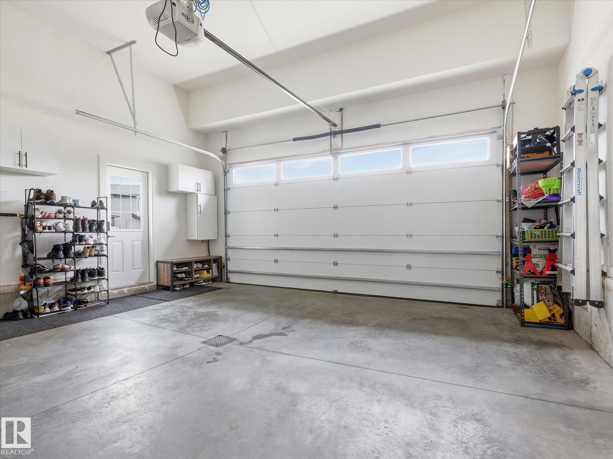 622 Astoria Way, Devon, AB - Indoor Photo Showing Garage