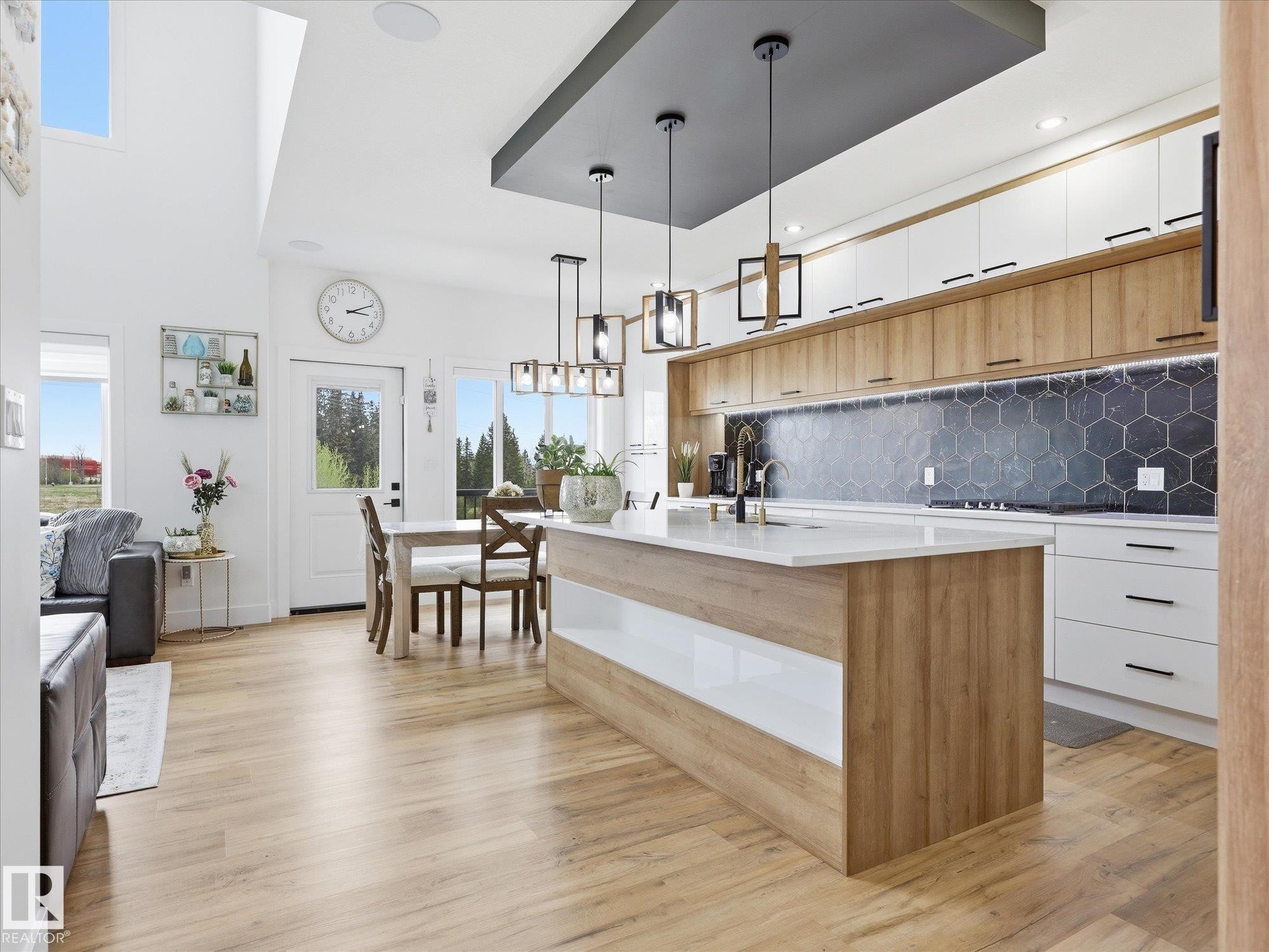 622 Astoria Way, Devon, AB - Indoor Photo Showing Kitchen With Upgraded Kitchen