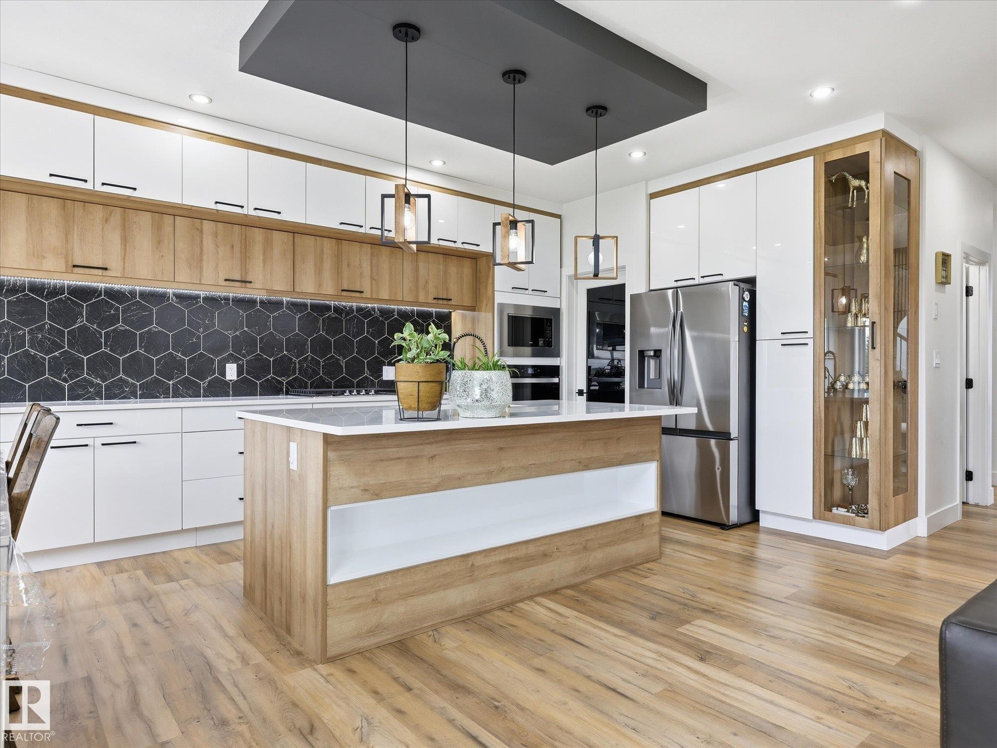 622 Astoria Way, Devon, AB - Indoor Photo Showing Kitchen With Upgraded Kitchen