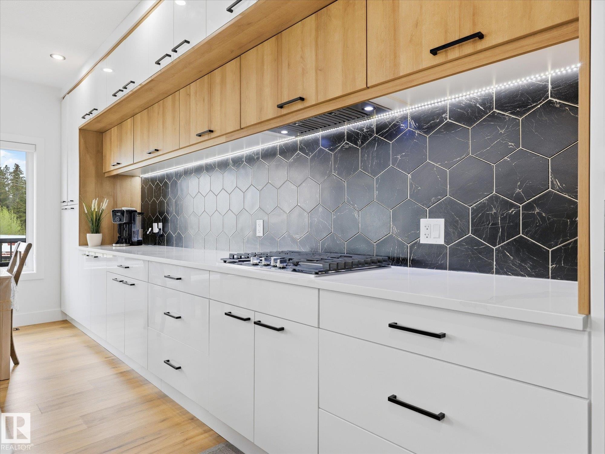 622 Astoria Way, Devon, AB - Indoor Photo Showing Kitchen