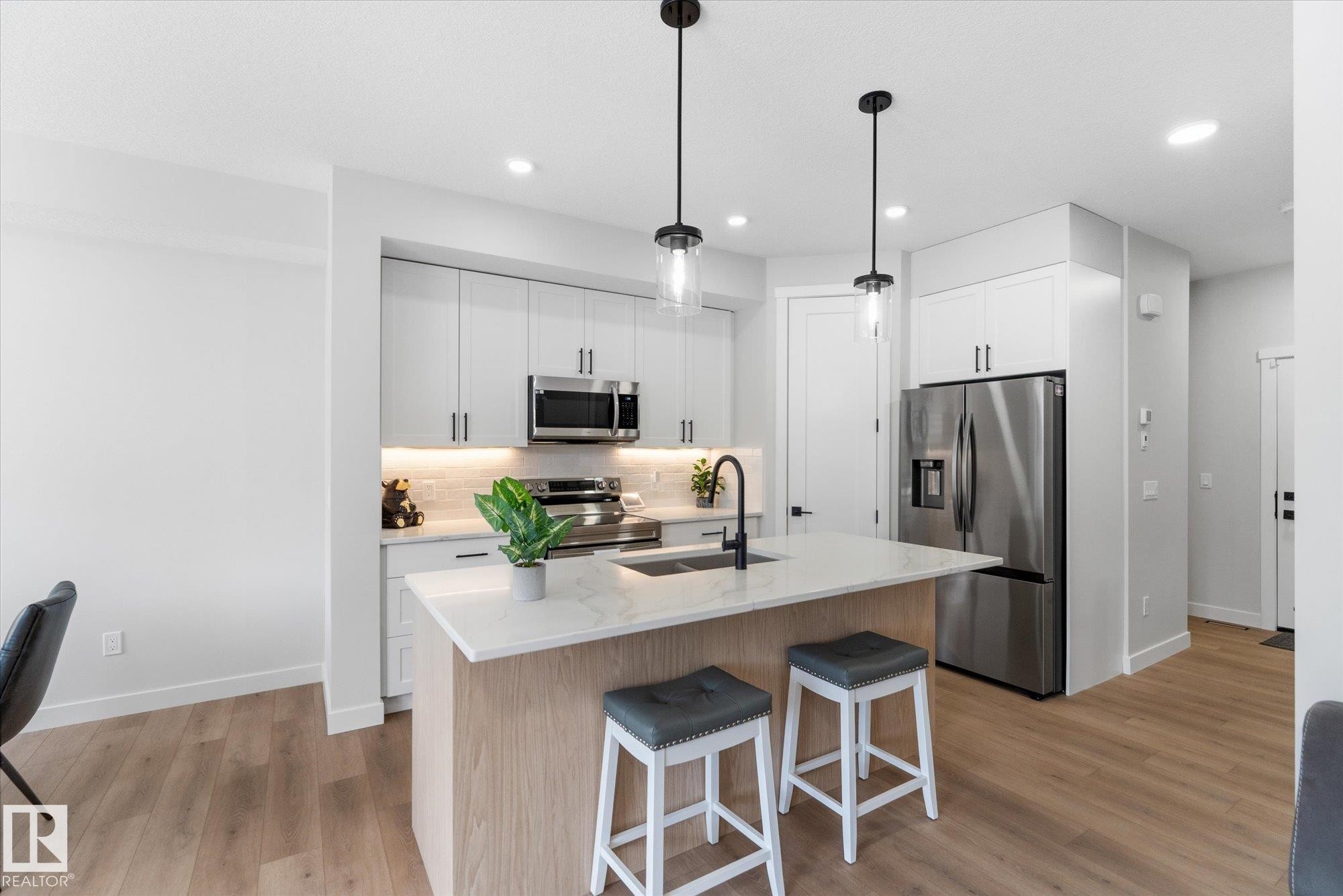 18 Grayson Green, Stony Plain, AB - Indoor Photo Showing Kitchen With Stainless Steel Kitchen With Upgraded Kitchen