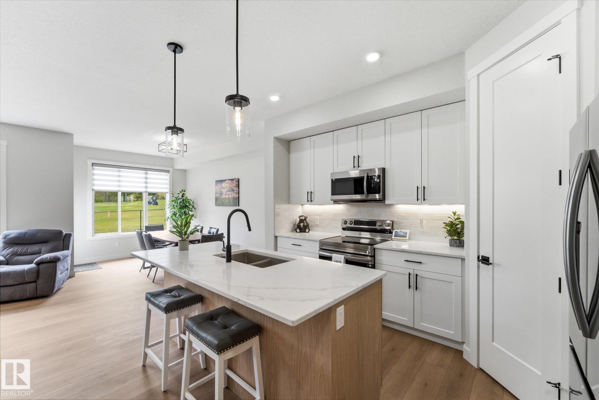 18 Grayson Green, Stony Plain, AB - Indoor Photo Showing Kitchen With Stainless Steel Kitchen With Double Sink With Upgraded Kitchen