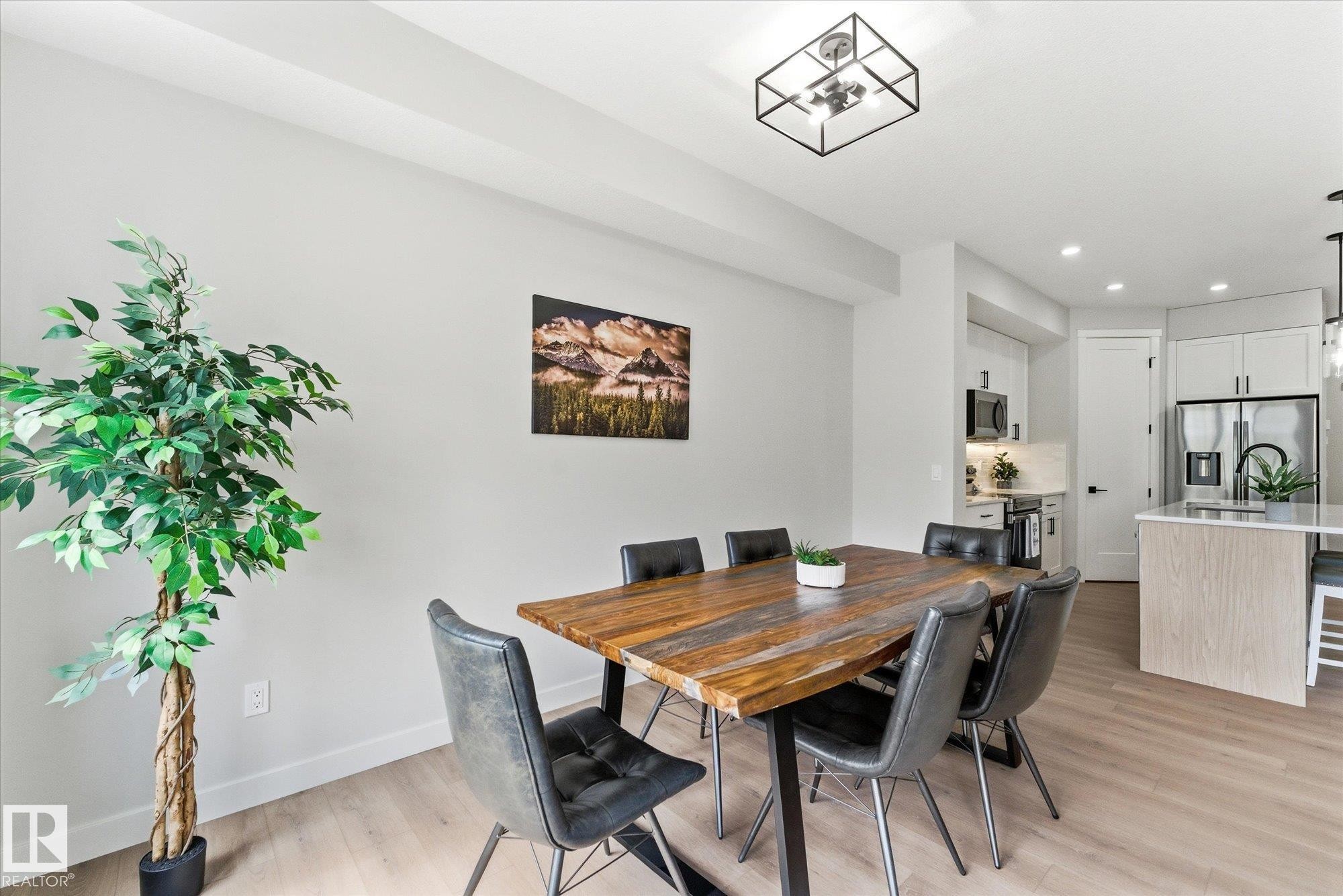 18 Grayson Green, Stony Plain, AB - Indoor Photo Showing Dining Room