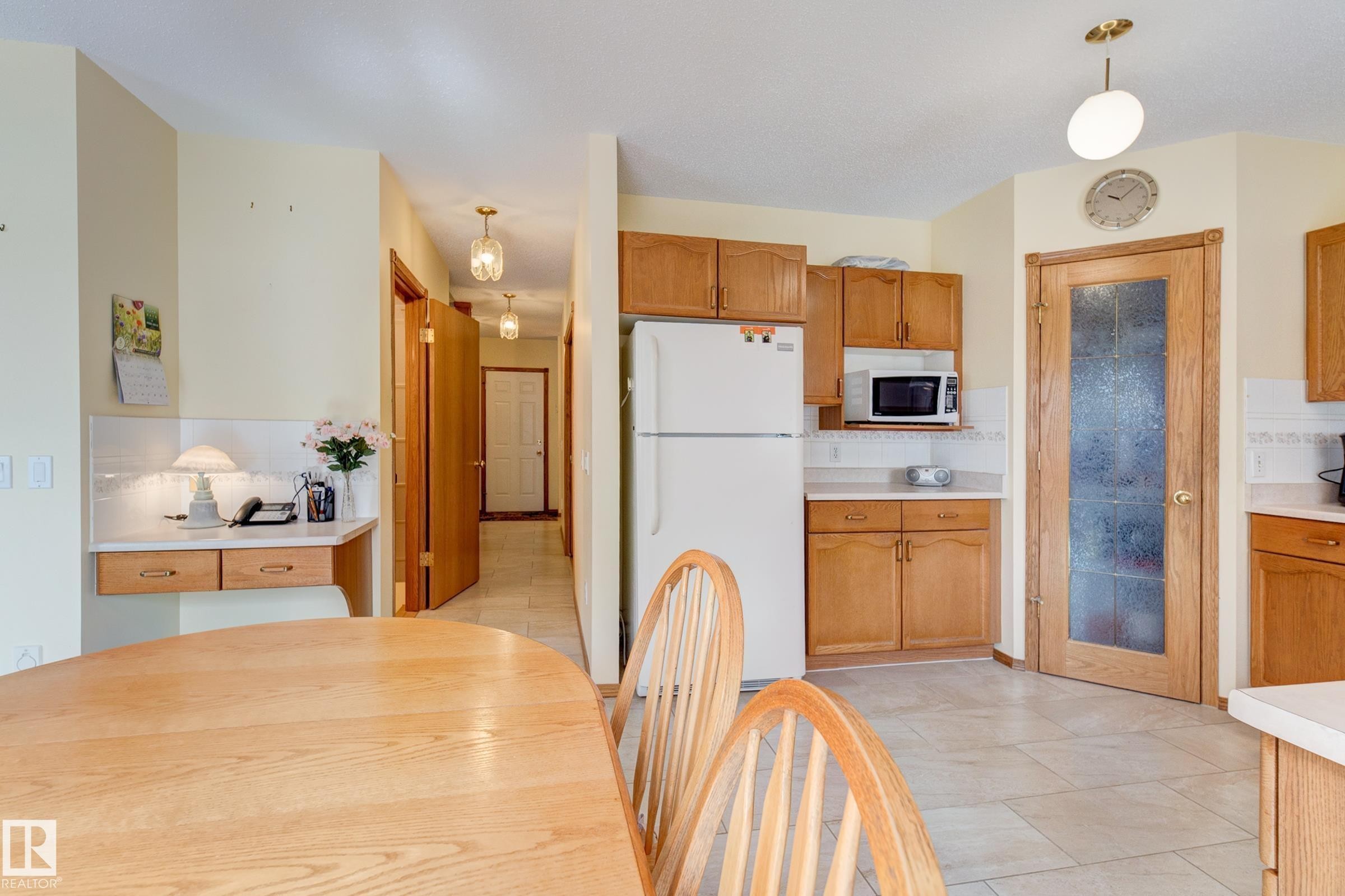 1003 Blackburn Close, Edmonton, AB - Indoor Photo Showing Kitchen