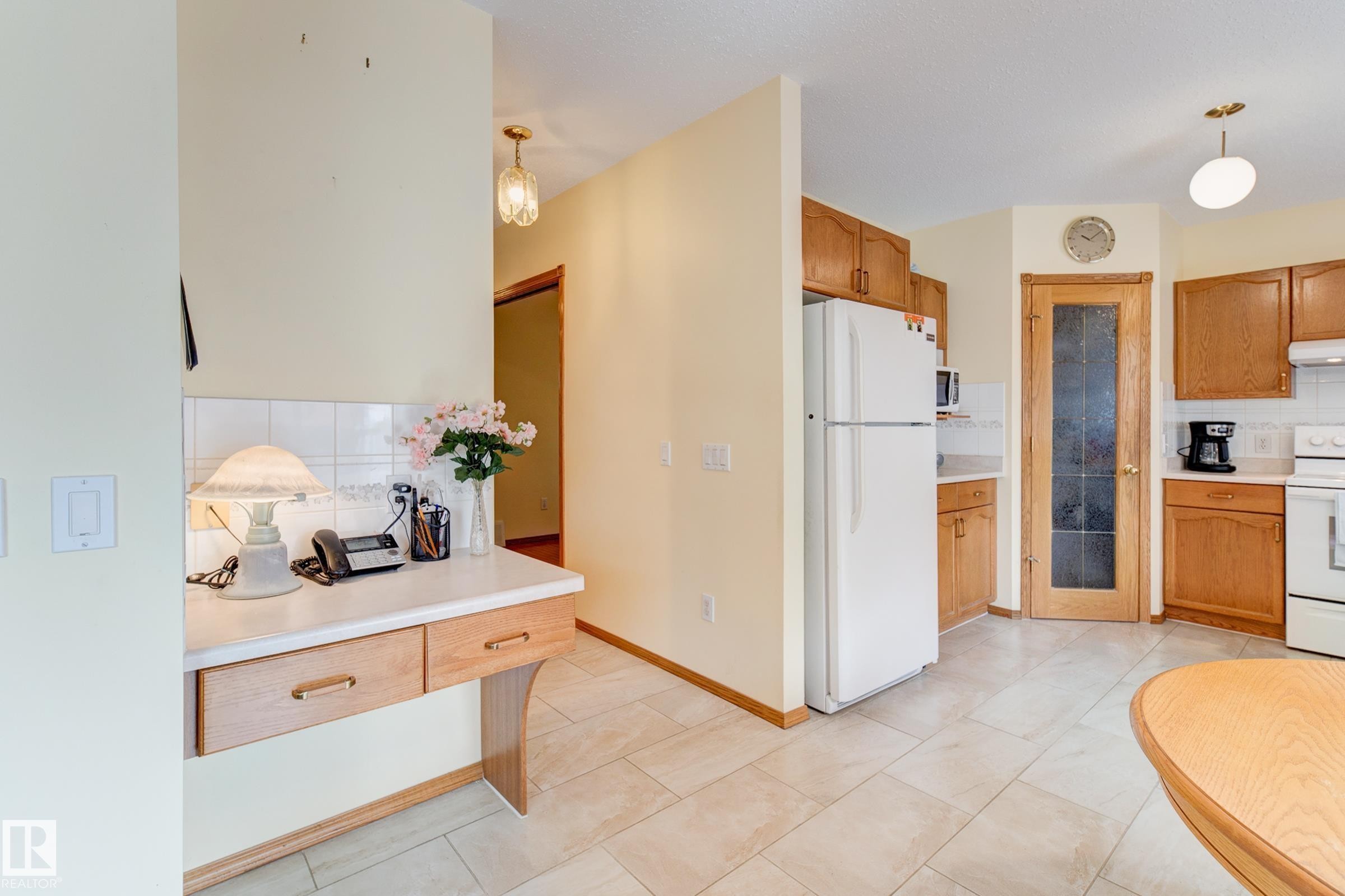 1003 Blackburn Close, Edmonton, AB - Indoor Photo Showing Kitchen