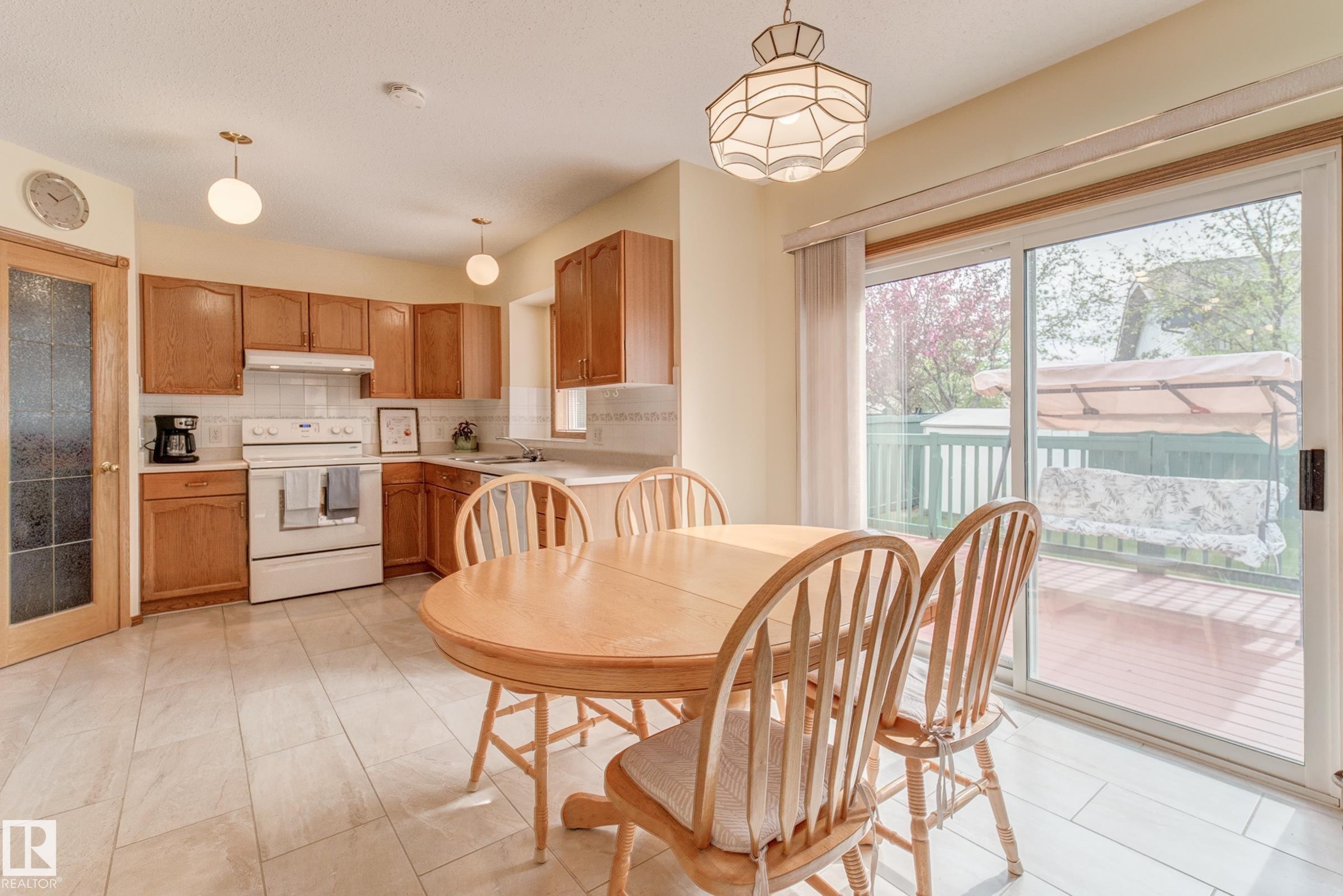 1003 Blackburn Close, Edmonton, AB - Indoor