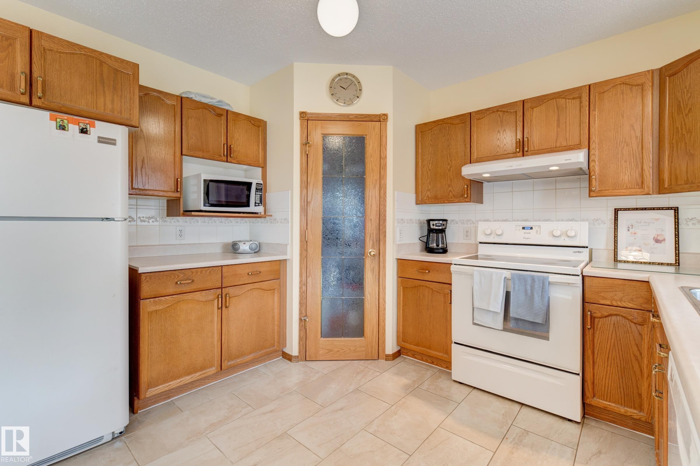 1003 Blackburn Close, Edmonton, AB - Indoor Photo Showing Kitchen