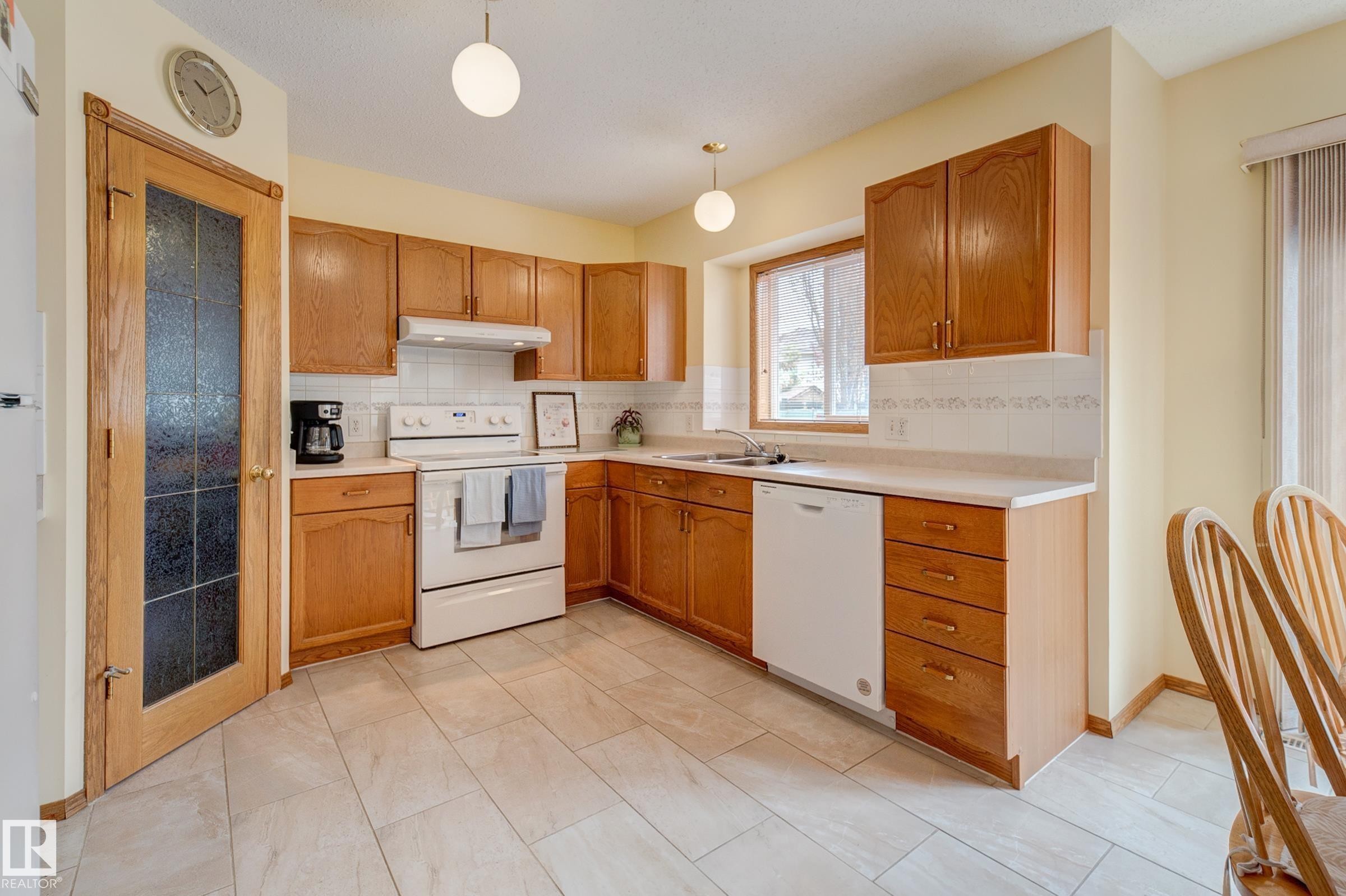 1003 Blackburn Close, Edmonton, AB - Indoor Photo Showing Kitchen With Double Sink