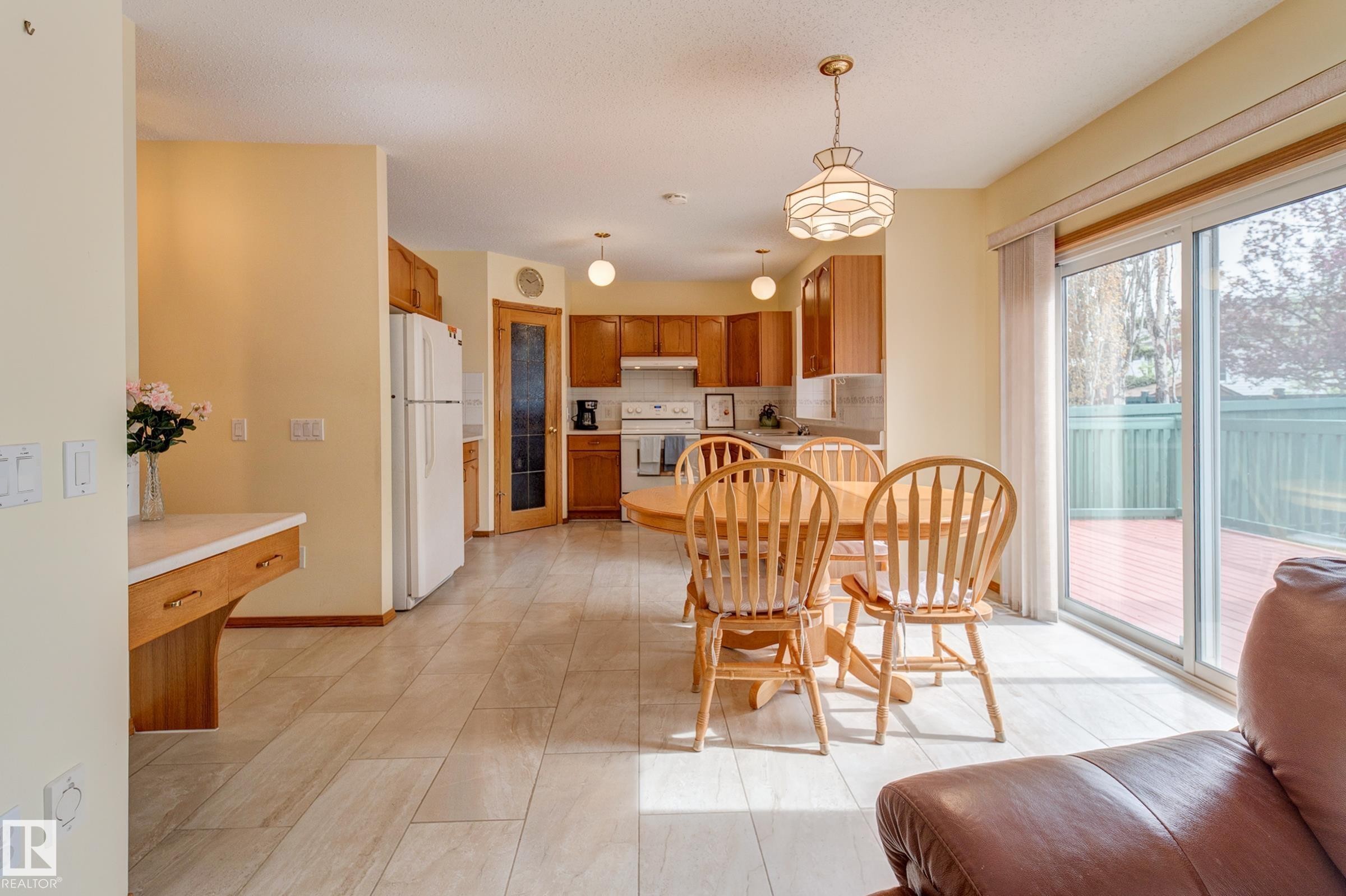 1003 Blackburn Close, Edmonton, AB - Indoor