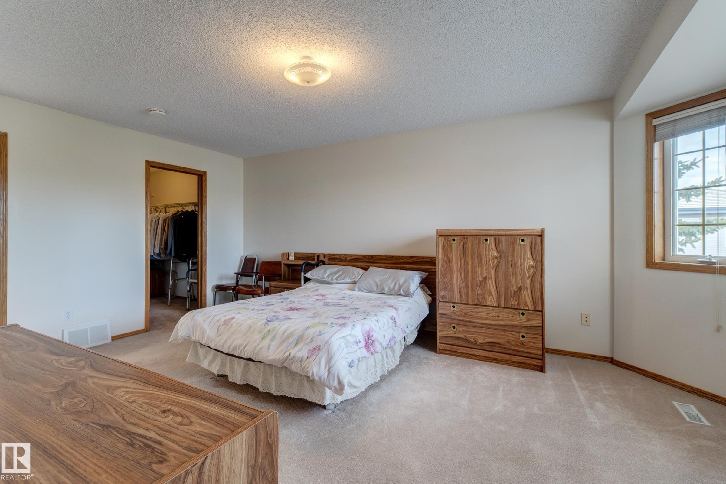 1003 Blackburn Close, Edmonton, AB - Indoor Photo Showing Bedroom