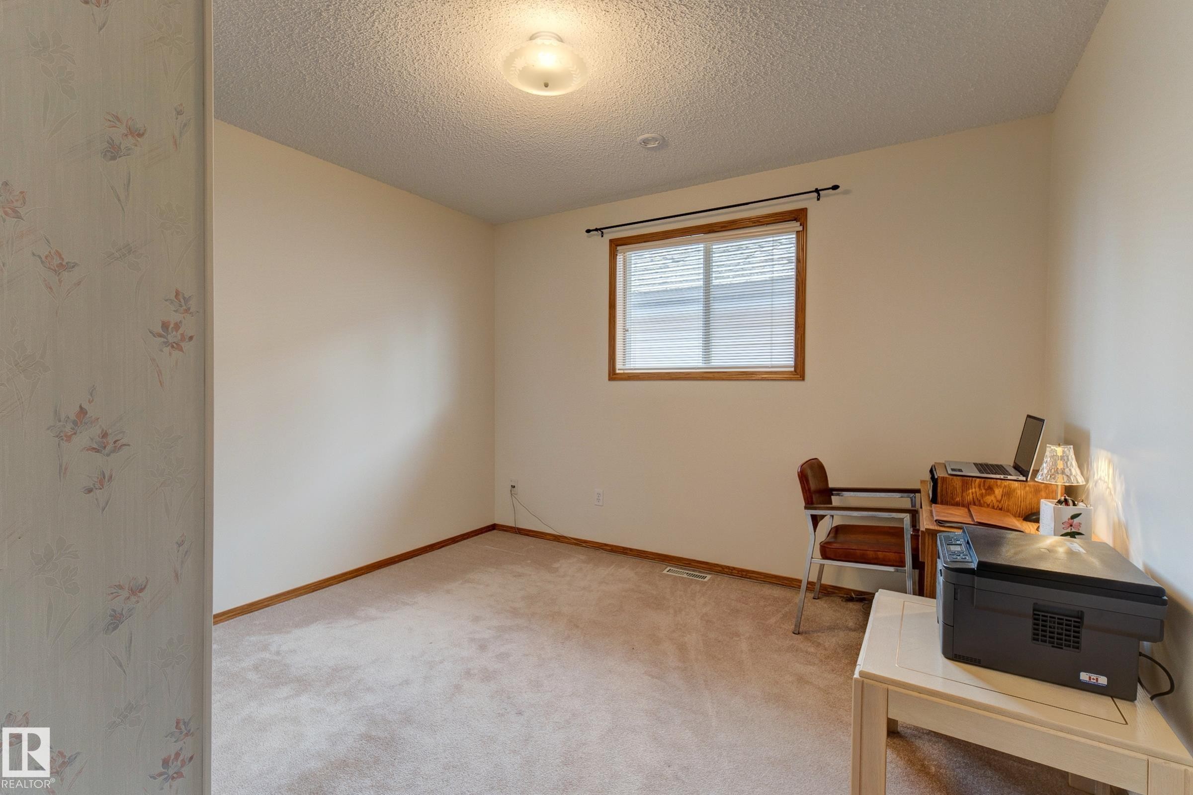 1003 Blackburn Close, Edmonton, AB - Indoor Photo Showing Other Room