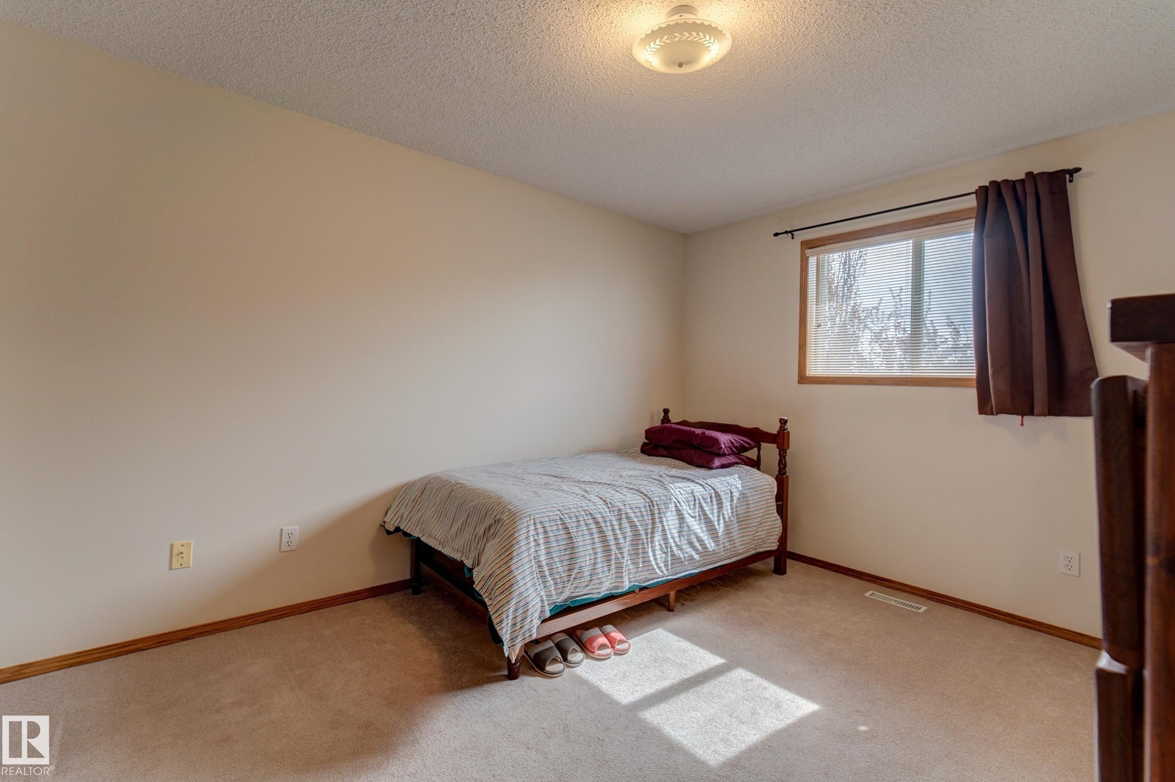 1003 Blackburn Close, Edmonton, AB - Indoor Photo Showing Bedroom