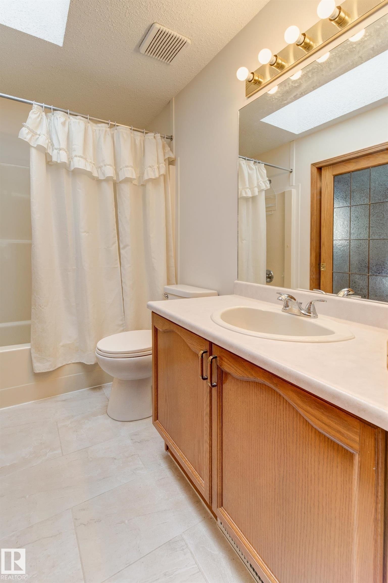 1003 Blackburn Close, Edmonton, AB - Indoor Photo Showing Bathroom