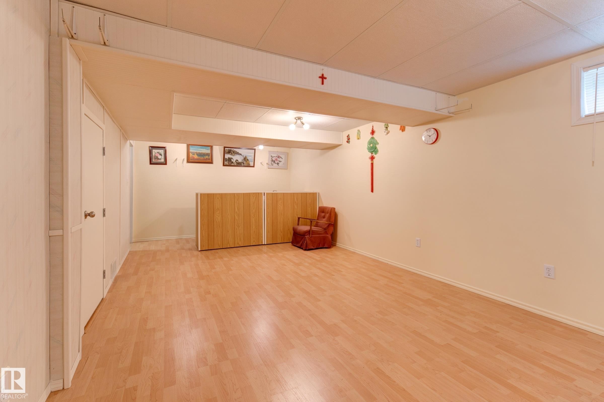 1003 Blackburn Close, Edmonton, AB - Indoor Photo Showing Other Room