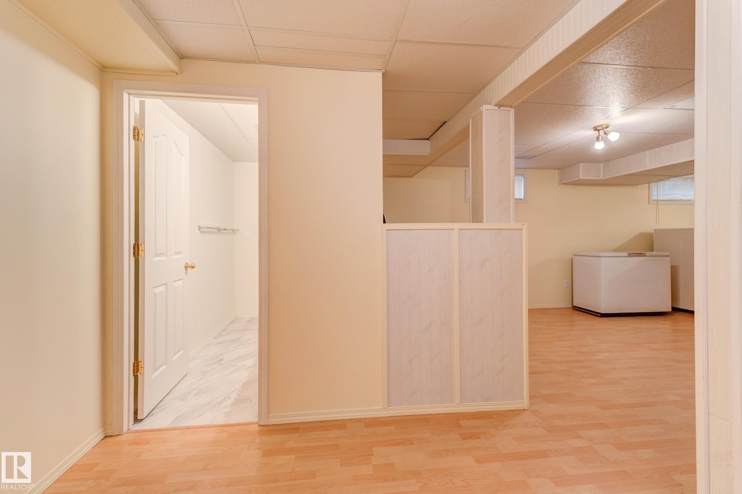 1003 Blackburn Close, Edmonton, AB - Indoor