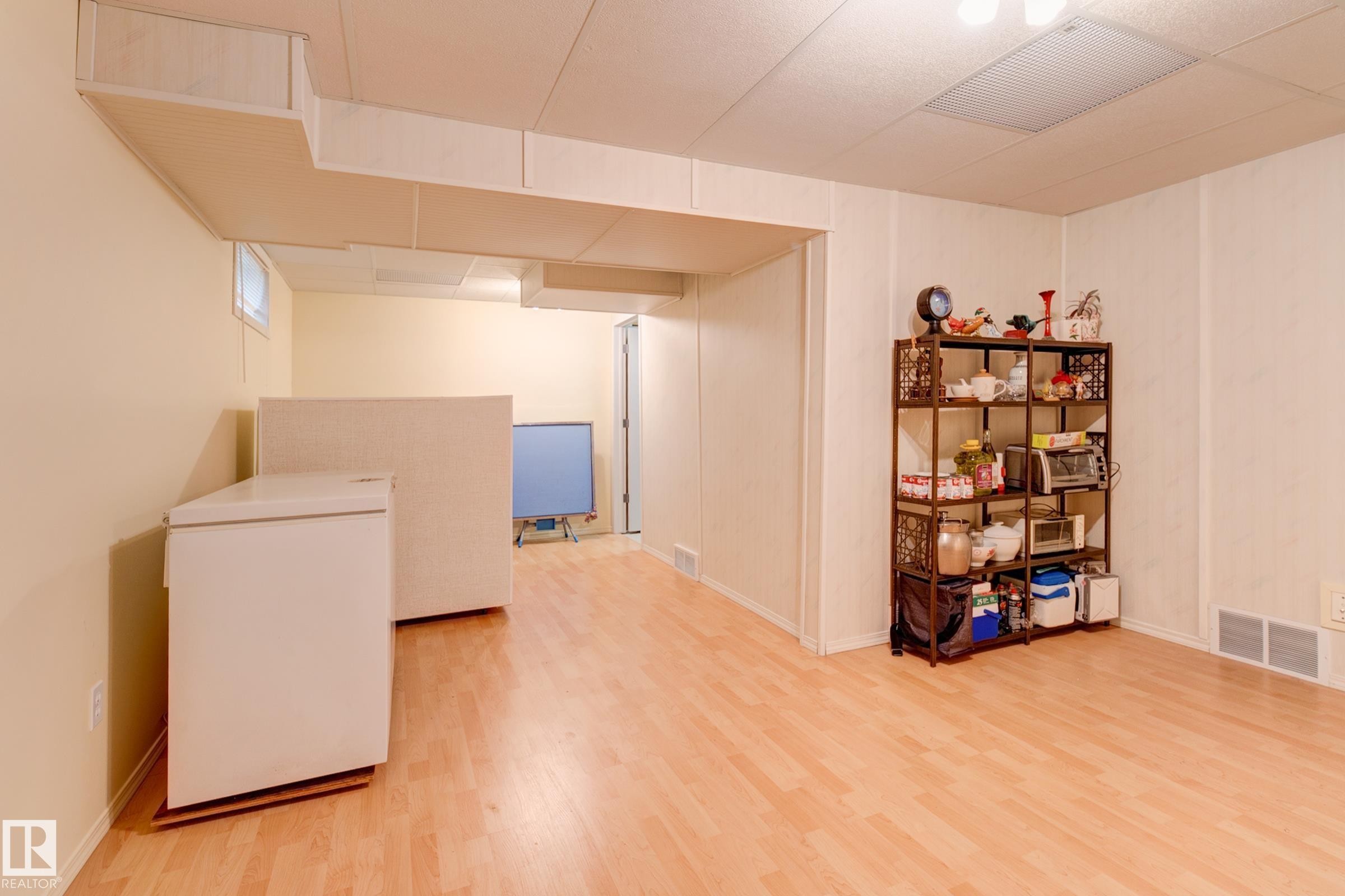 1003 Blackburn Close, Edmonton, AB - Indoor