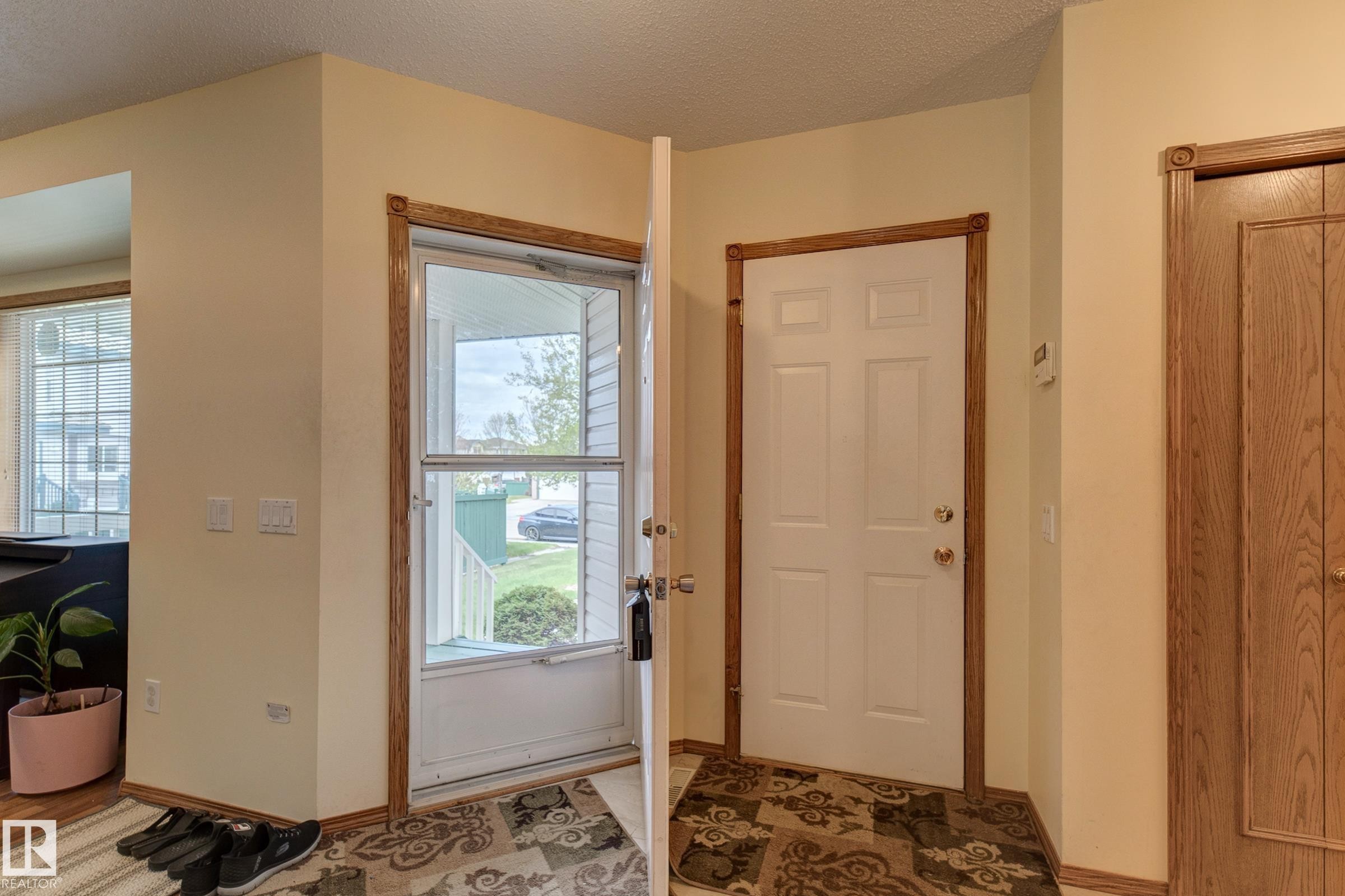 1003 Blackburn Close, Edmonton, AB - Indoor Photo Showing Other Room