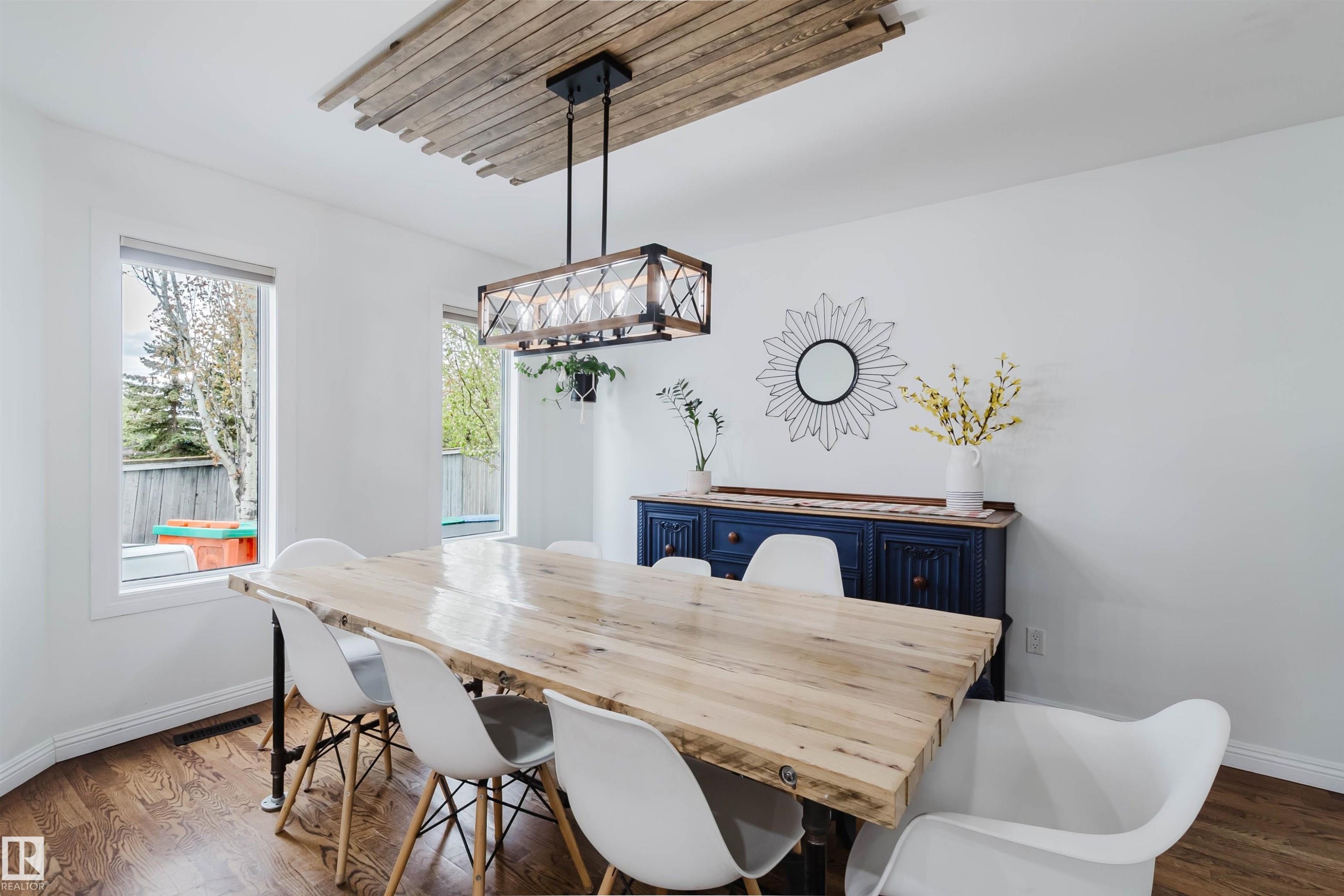 18 Hunter Crest, Sherwood Park, AB - Indoor Photo Showing Dining Room