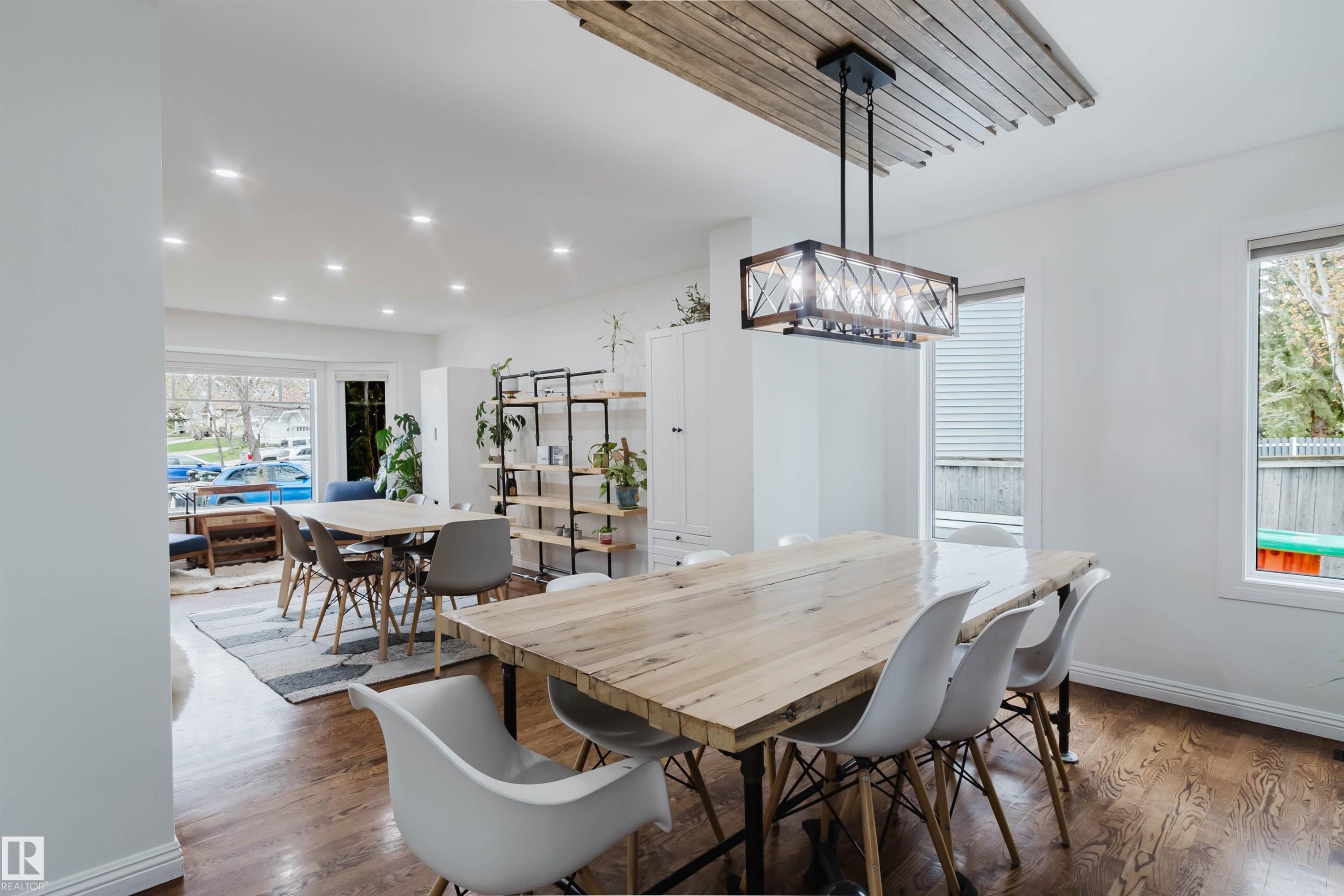 18 Hunter Crest, Sherwood Park, AB - Indoor Photo Showing Dining Room