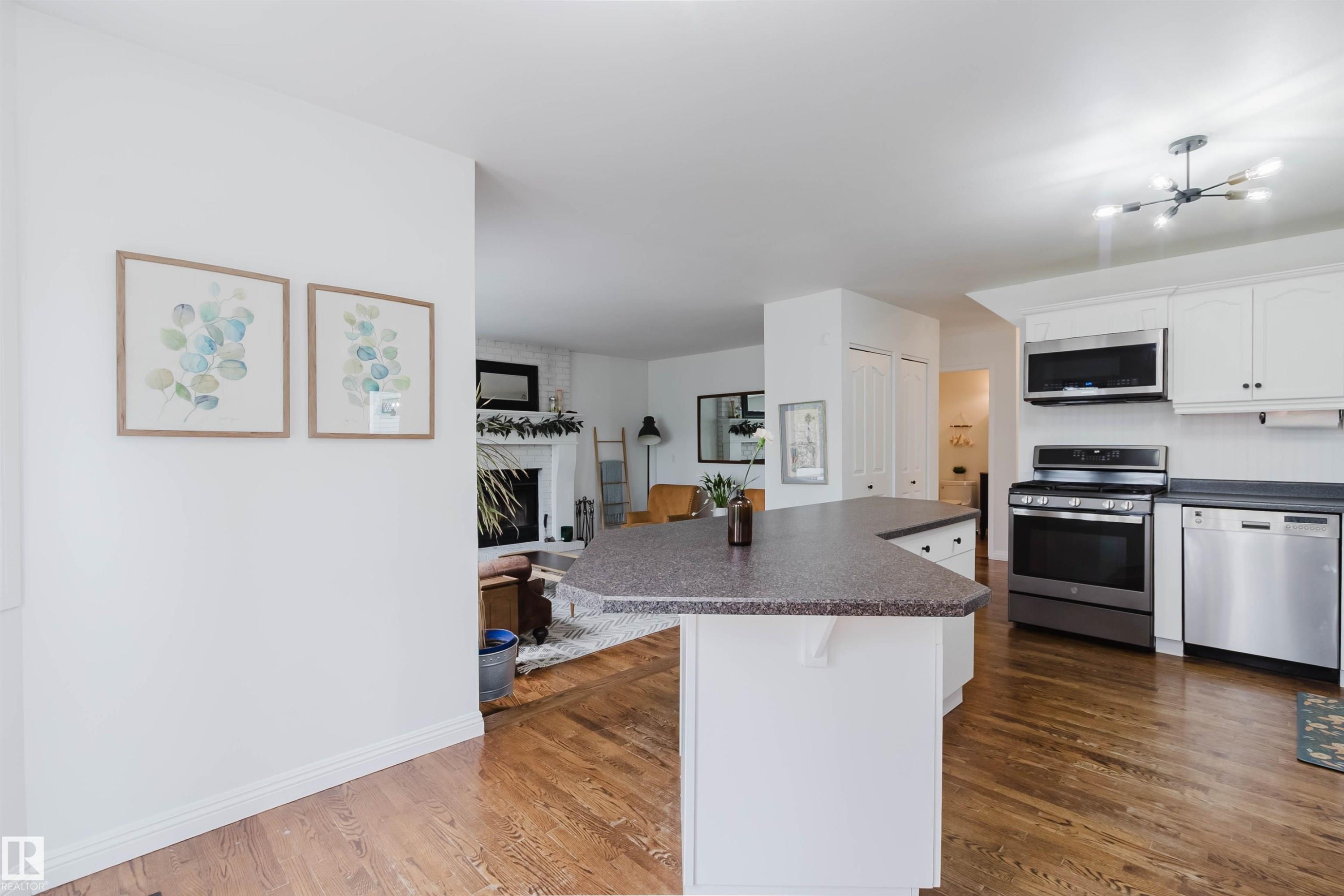 18 Hunter Crest, Sherwood Park, AB - Indoor Photo Showing Kitchen