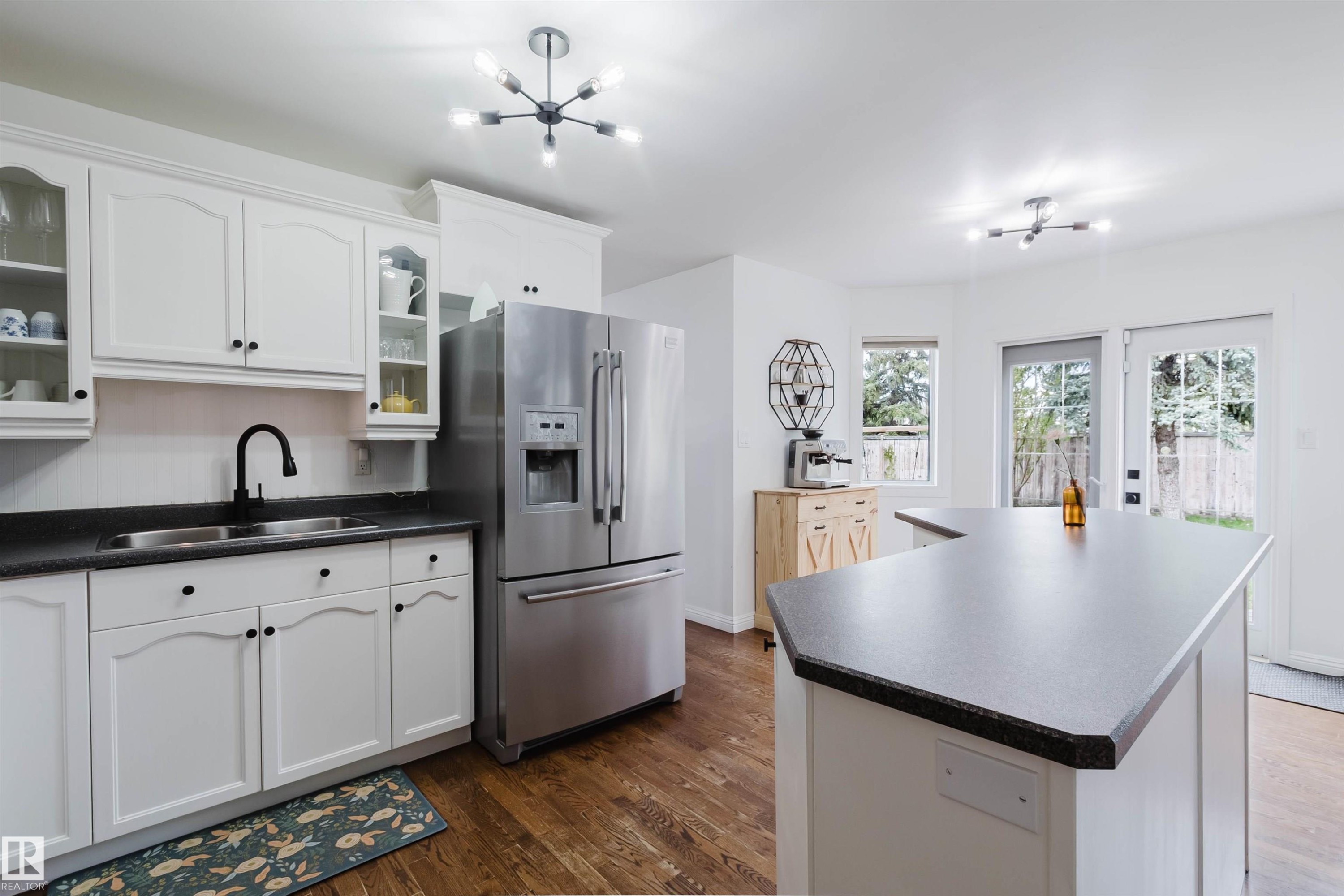 18 Hunter Crest, Sherwood Park, AB - Indoor Photo Showing Kitchen With Double Sink