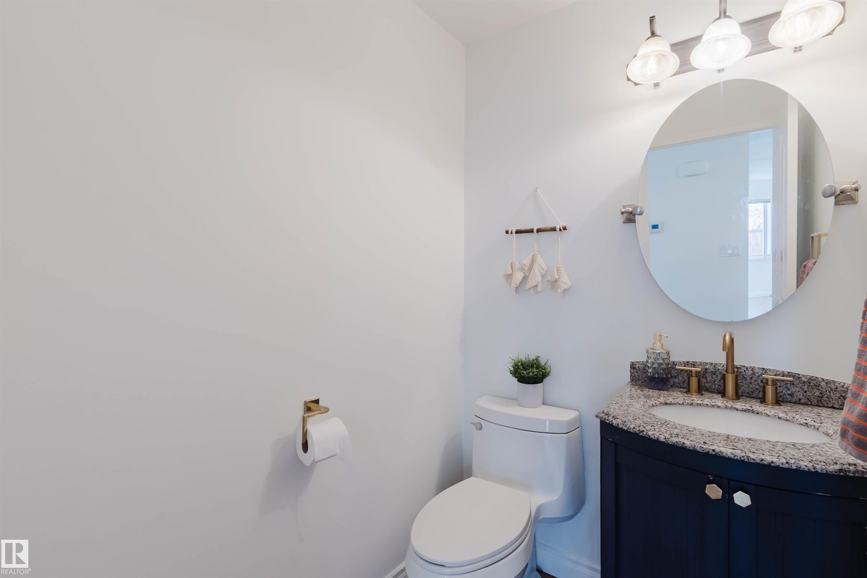 18 Hunter Crest, Sherwood Park, AB - Indoor Photo Showing Bathroom