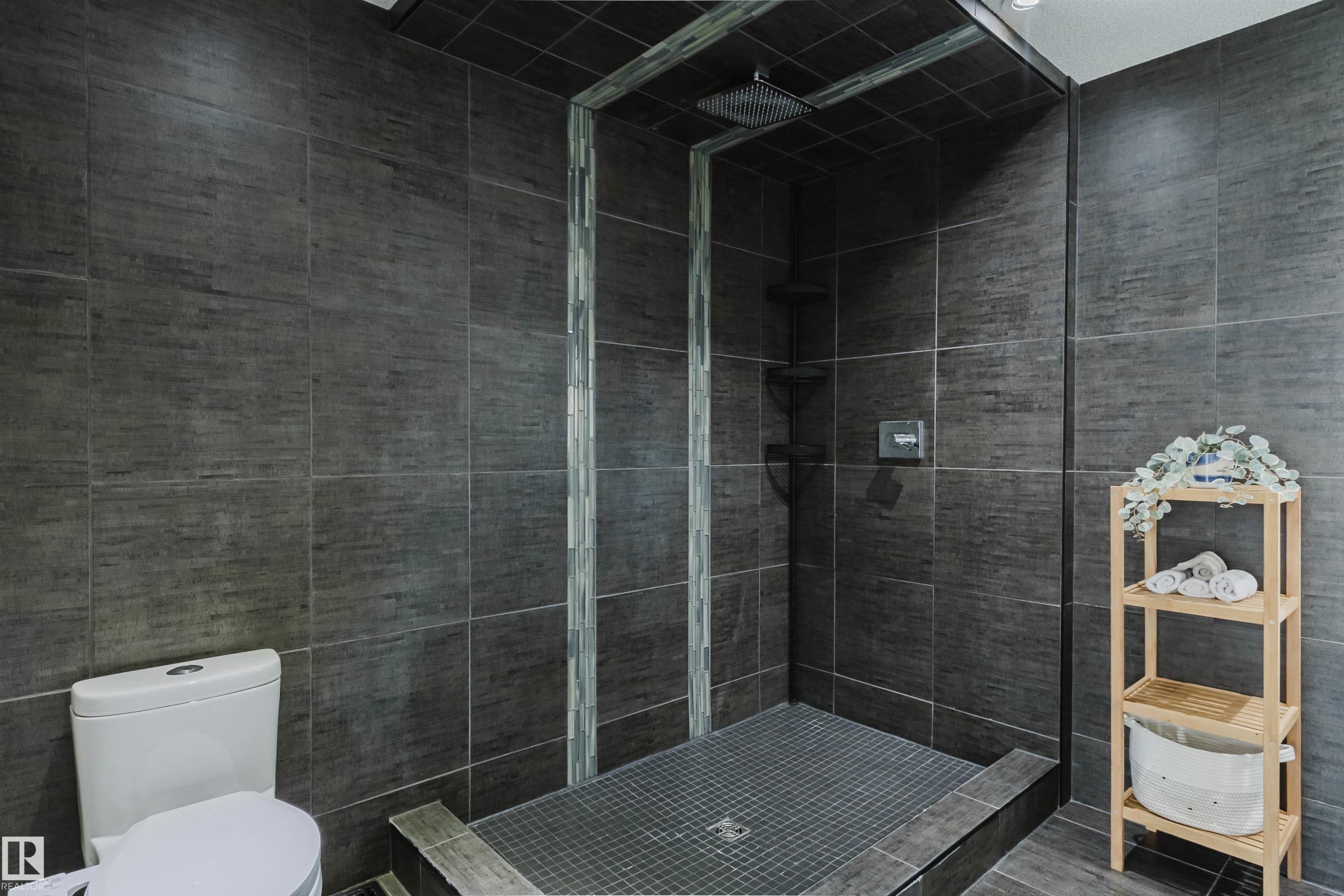 18 Hunter Crest, Sherwood Park, AB - Indoor Photo Showing Bathroom