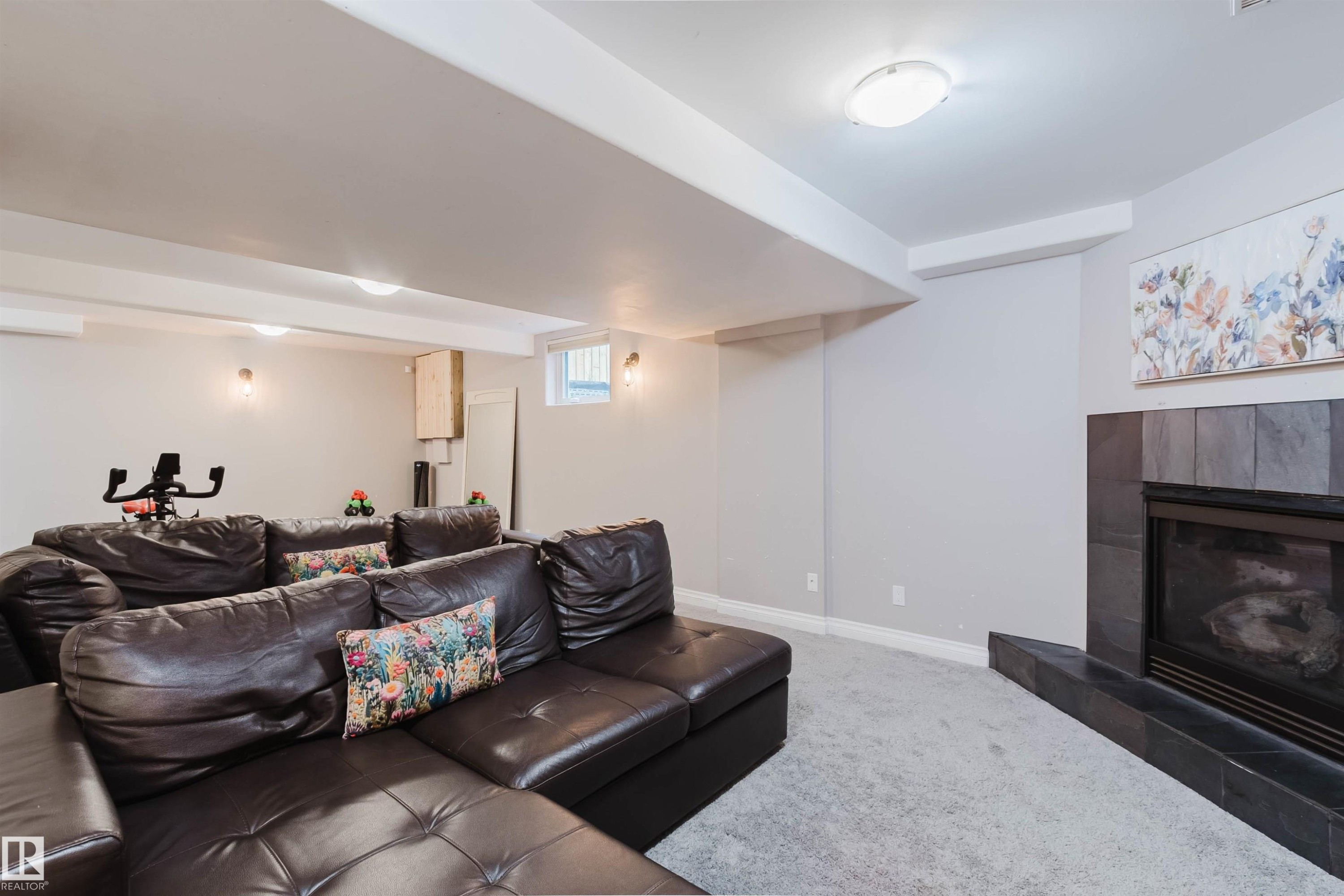 18 Hunter Crest, Sherwood Park, AB - Indoor With Fireplace