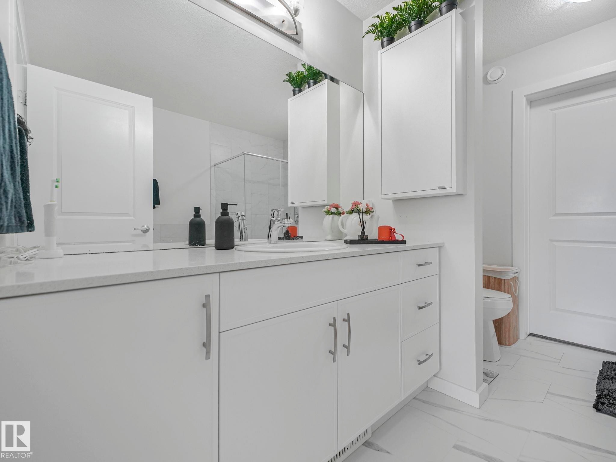 4324 Hawthorn Landing, Edmonton, AB - Indoor Photo Showing Bathroom