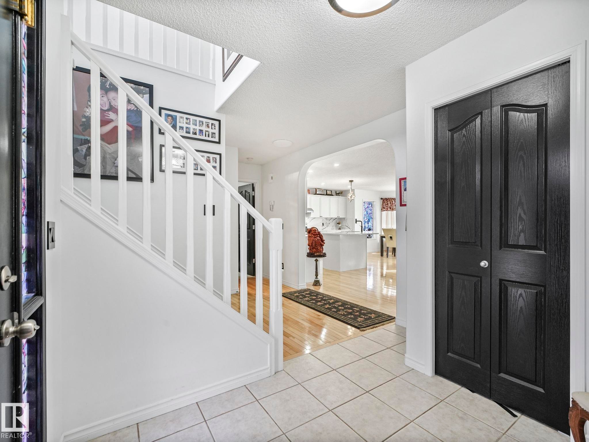 20115 46 Avenue, Edmonton, AB - Indoor Photo Showing Other Room