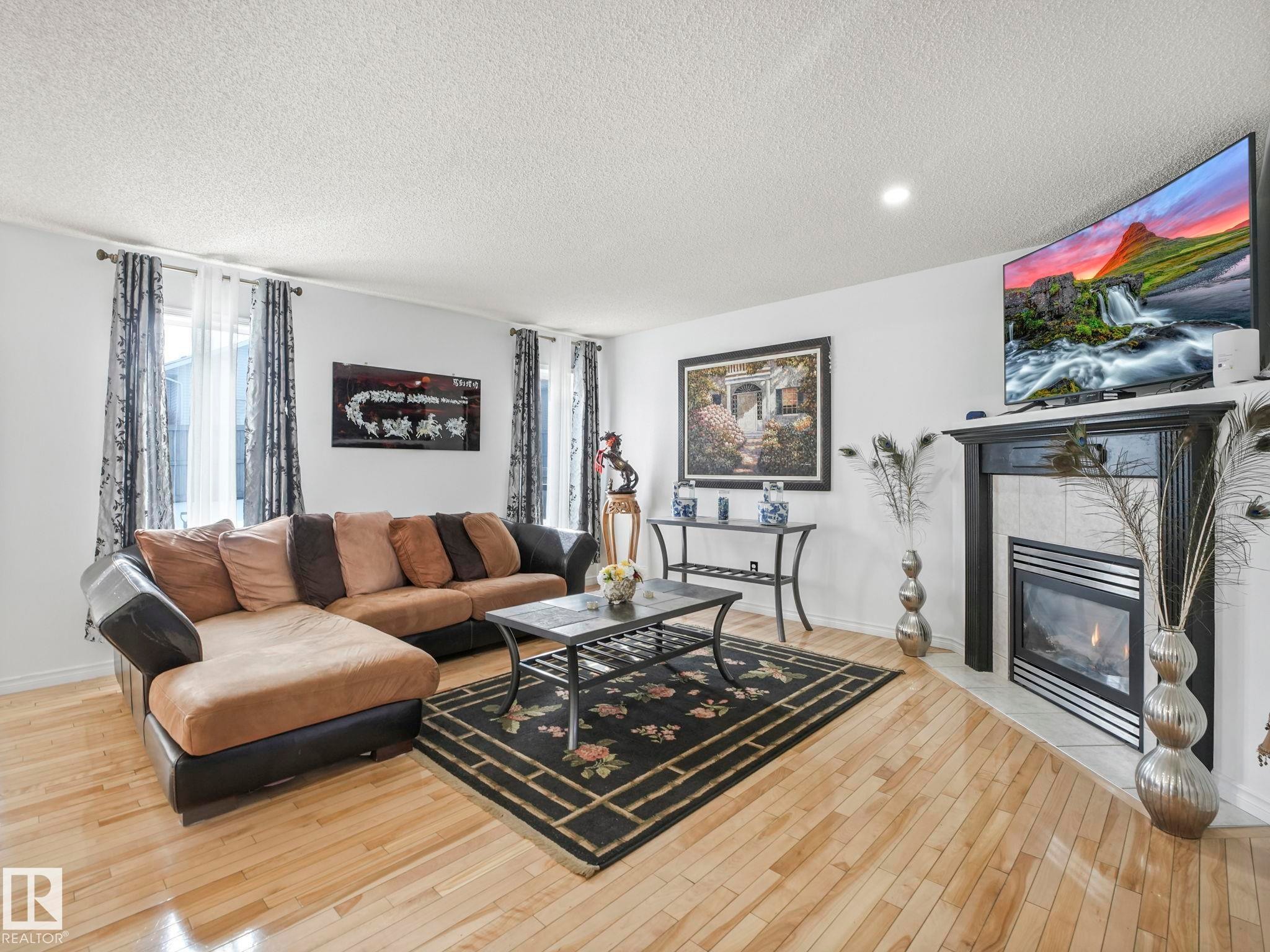 20115 46 Avenue, Edmonton, AB - Indoor Photo Showing Living Room With Fireplace