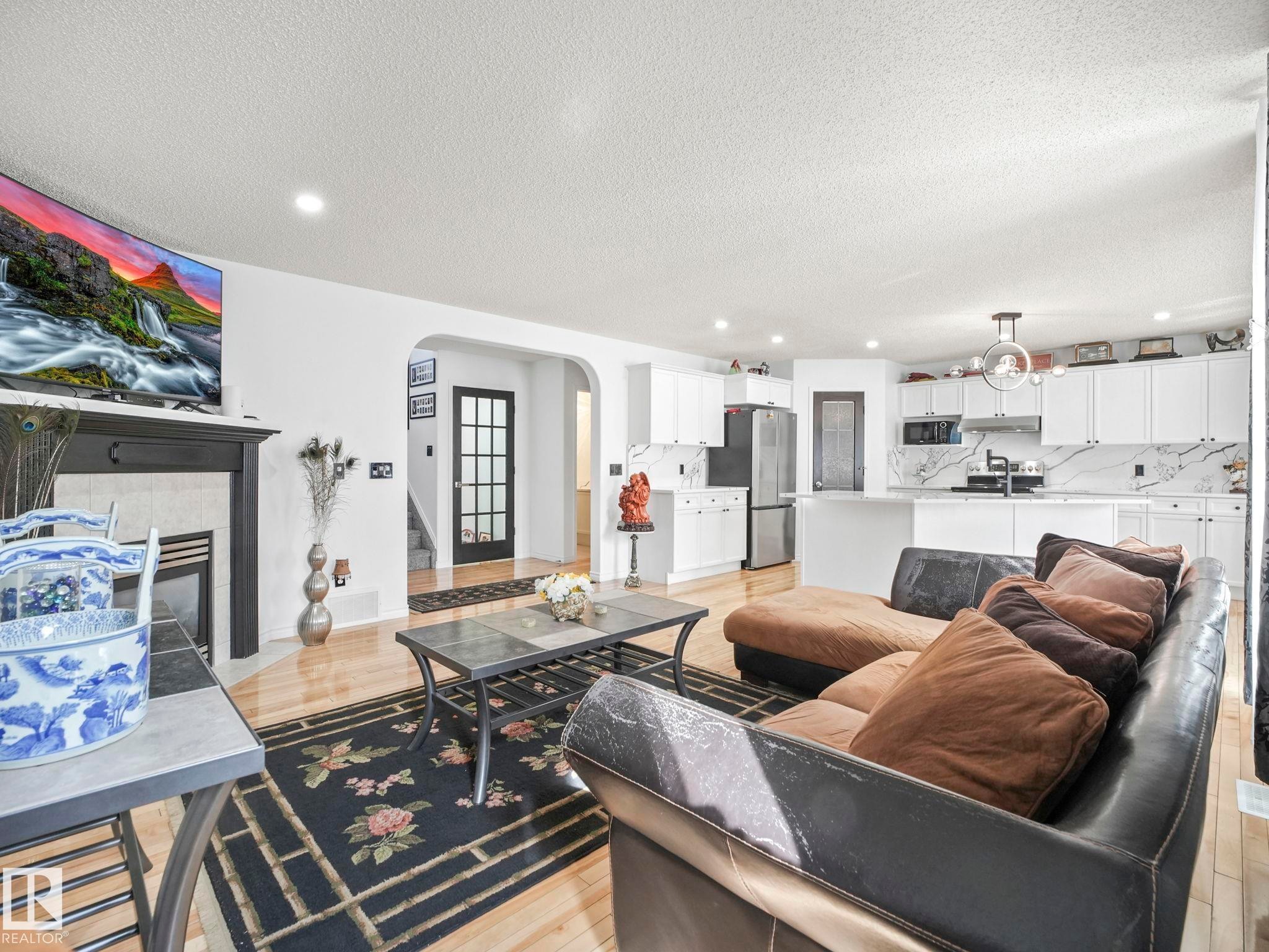 20115 46 Avenue, Edmonton, AB - Indoor Photo Showing Living Room With Fireplace