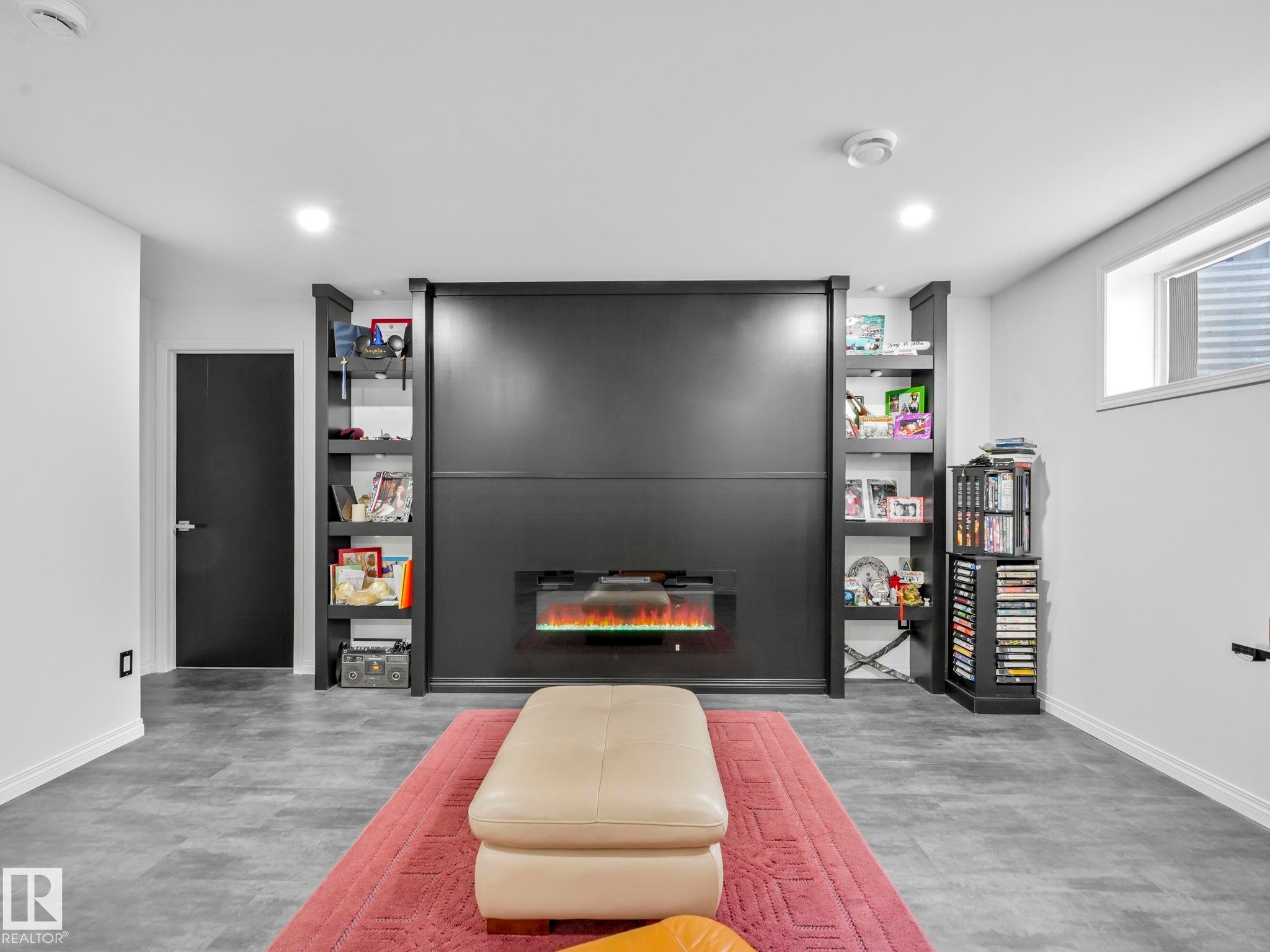 20115 46 Avenue, Edmonton, AB - Indoor With Fireplace