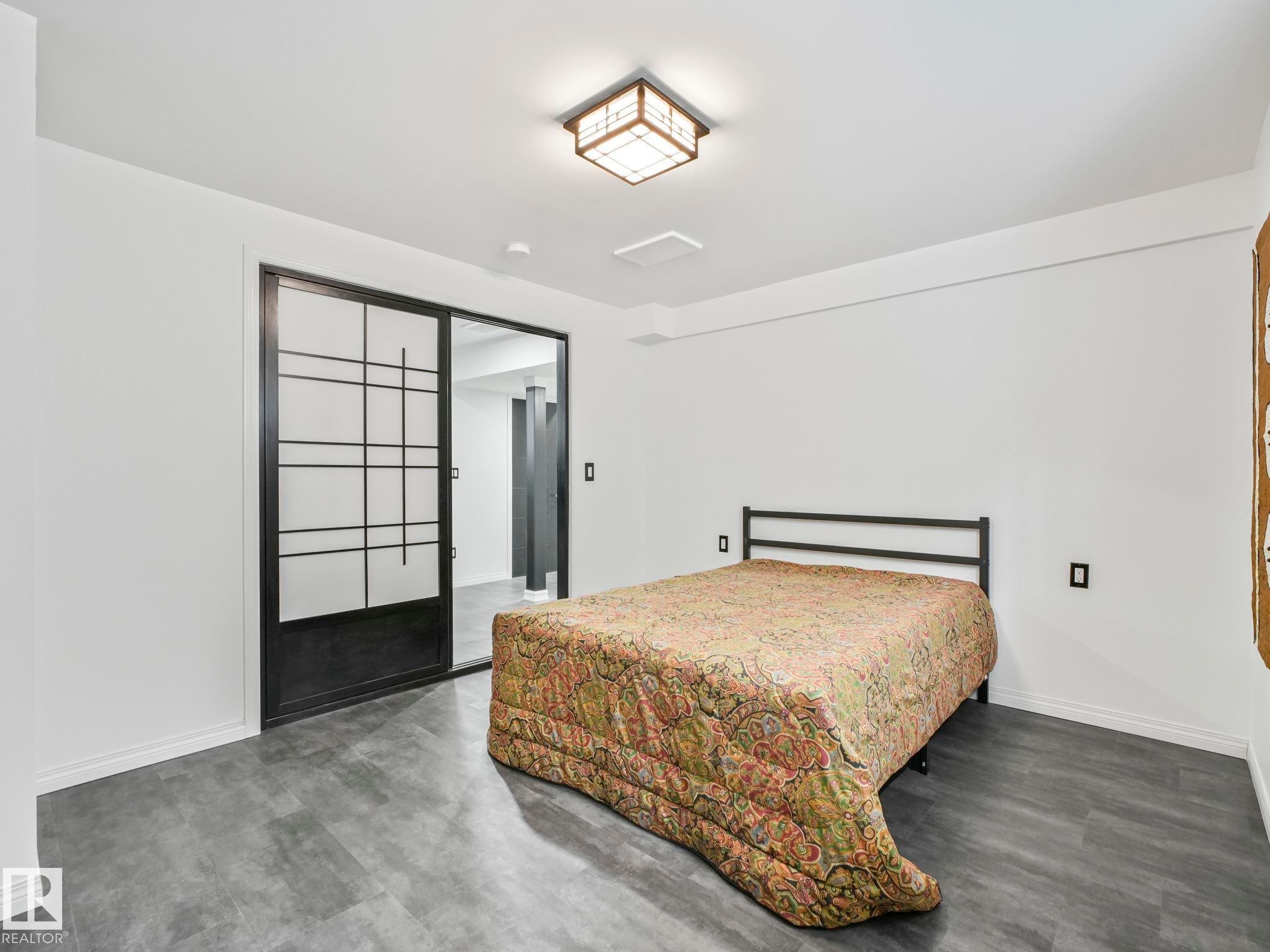 20115 46 Avenue, Edmonton, AB - Indoor Photo Showing Bedroom