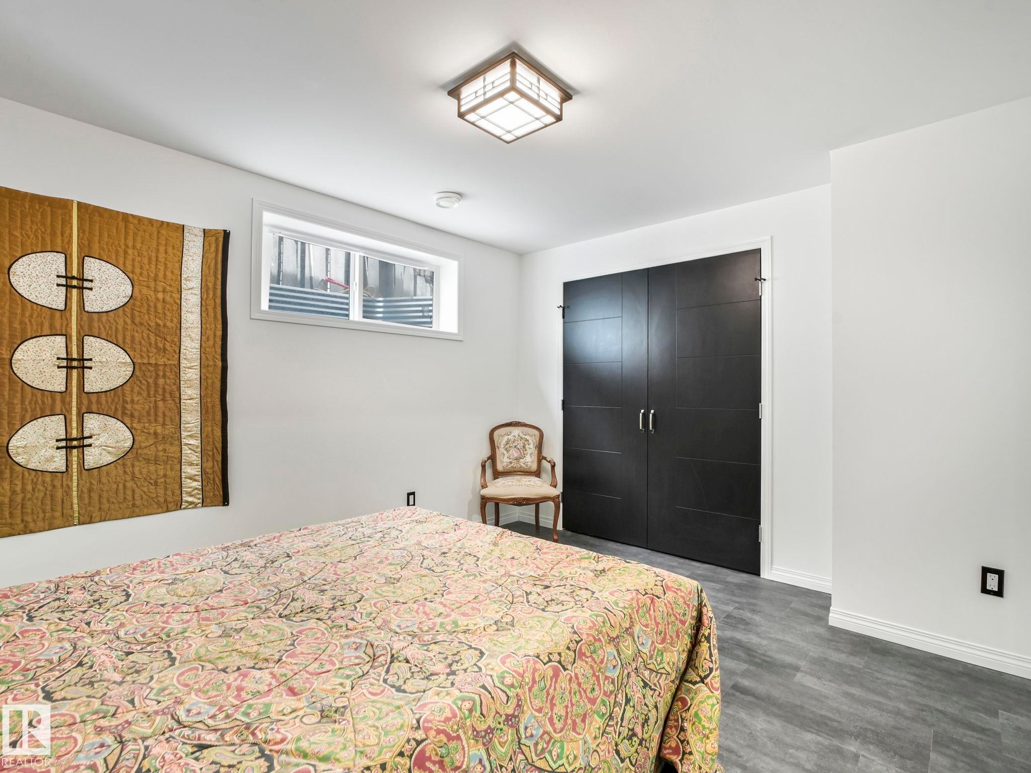 20115 46 Avenue, Edmonton, AB - Indoor Photo Showing Bedroom