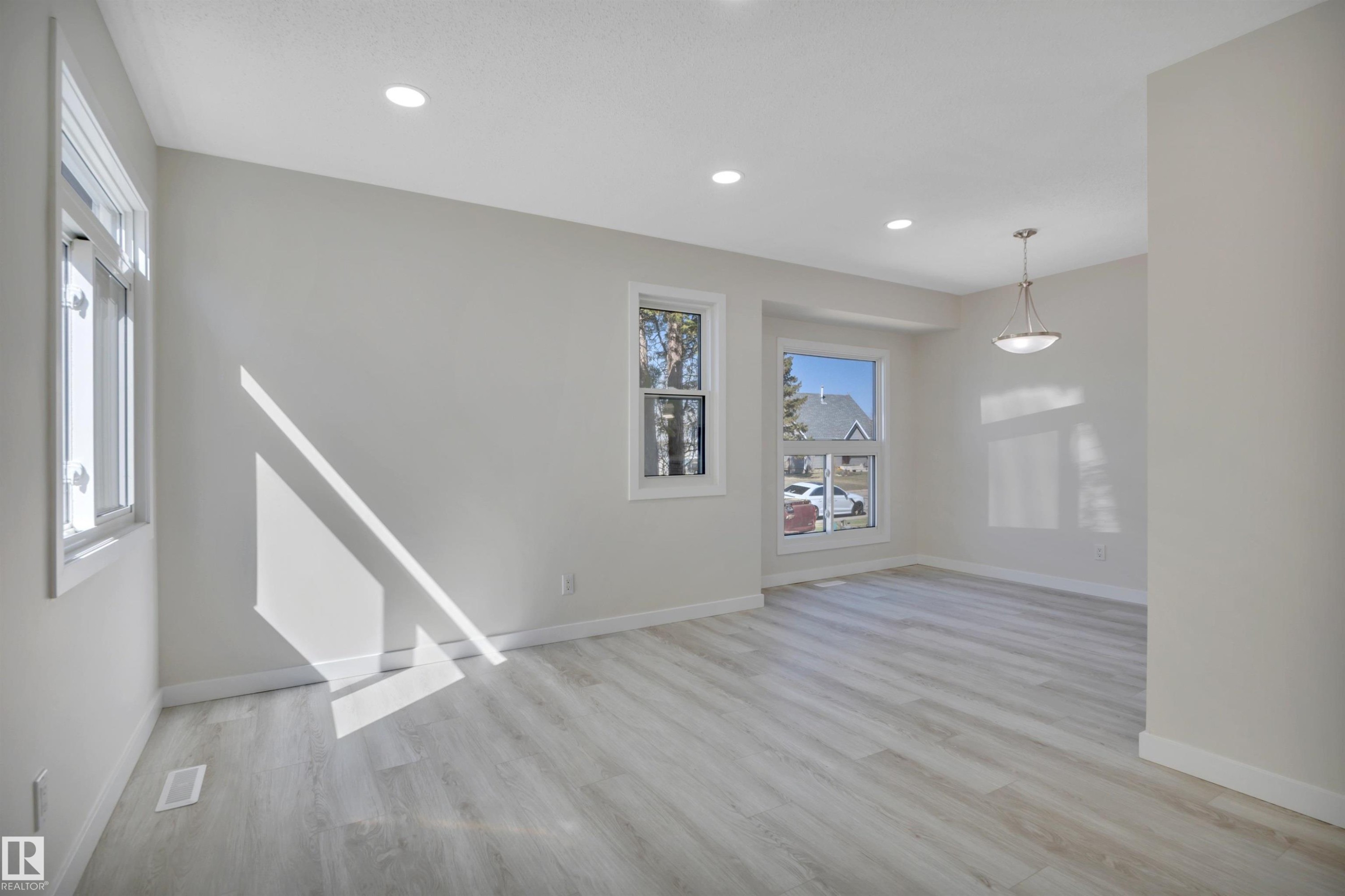 52 Pipestone Drive, Devon, AB - Indoor Photo Showing Other Room