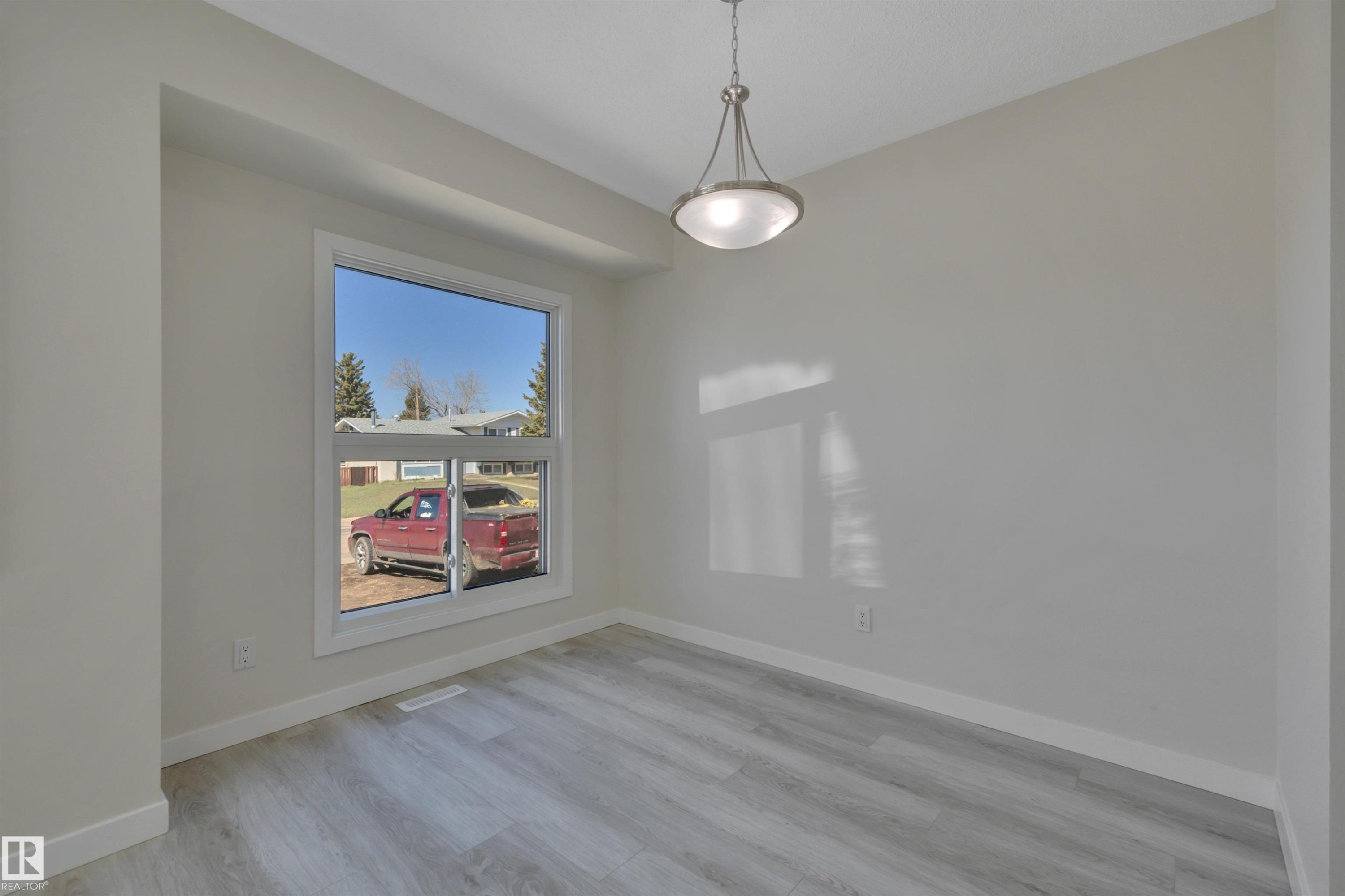 52 Pipestone Drive, Devon, AB - Indoor Photo Showing Other Room