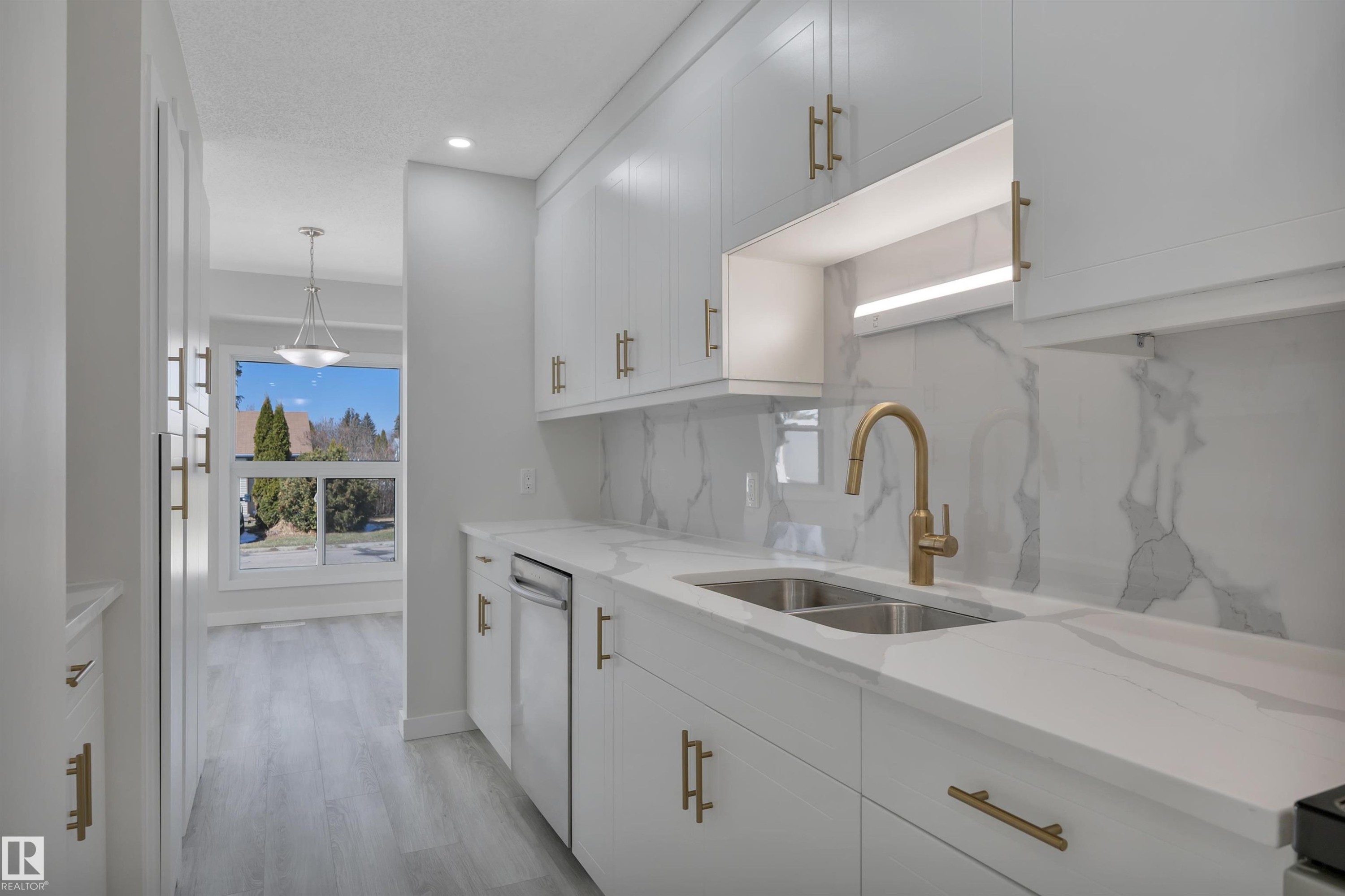 52 Pipestone Drive, Devon, AB - Indoor Photo Showing Kitchen With Double Sink