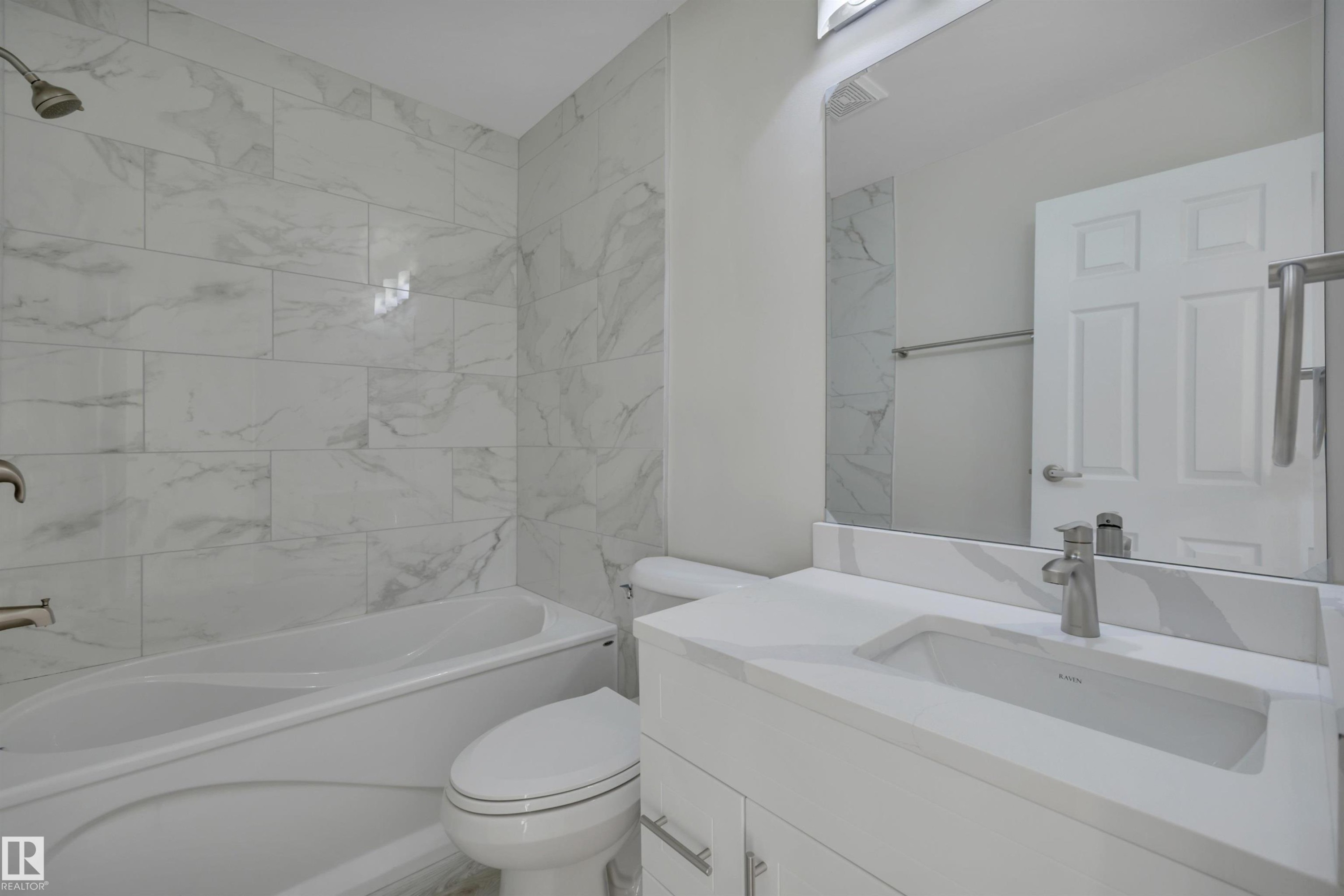 52 Pipestone Drive, Devon, AB - Indoor Photo Showing Bathroom