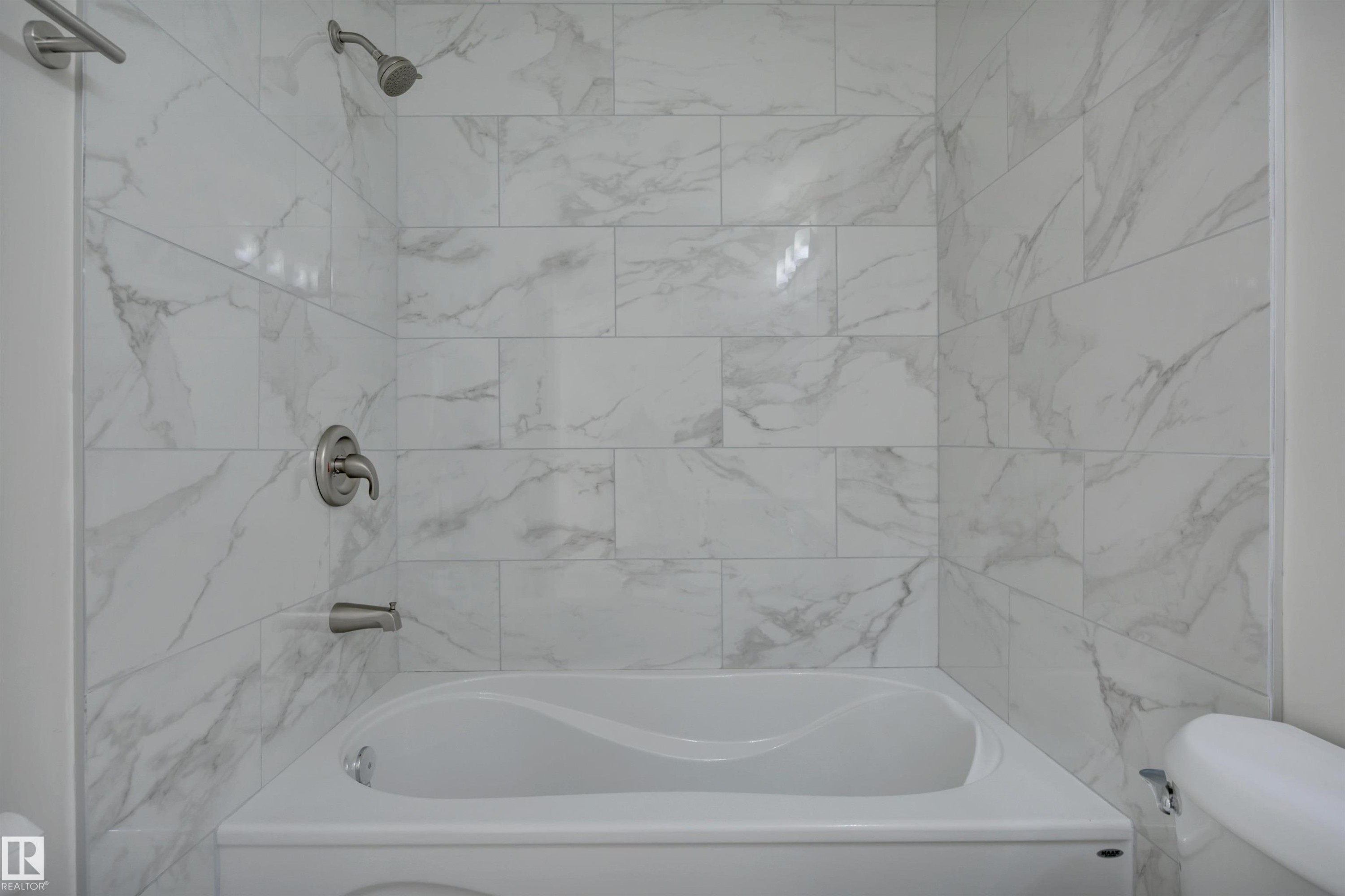 52 Pipestone Drive, Devon, AB - Indoor Photo Showing Bathroom