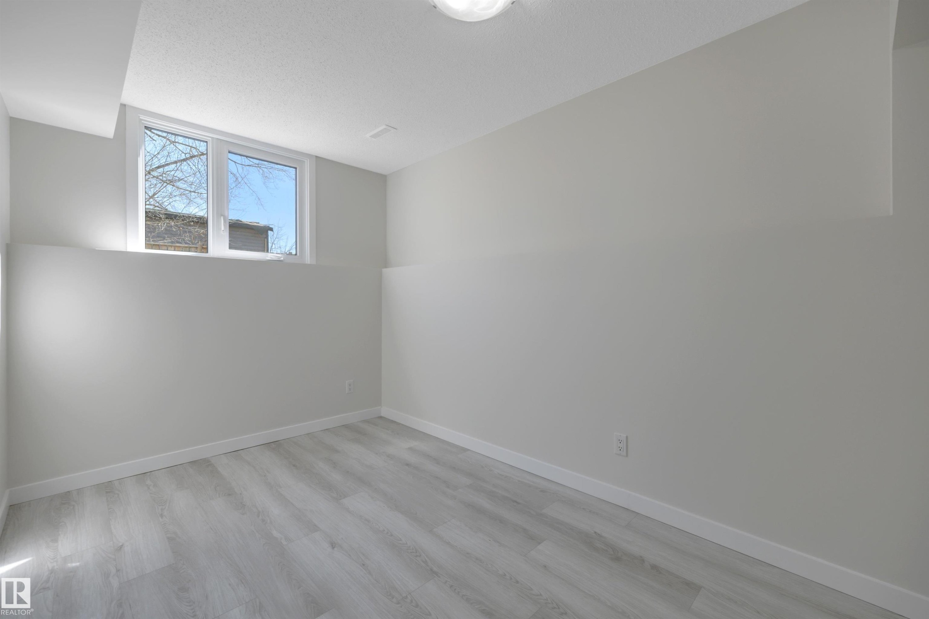 52 Pipestone Drive, Devon, AB - Indoor Photo Showing Other Room