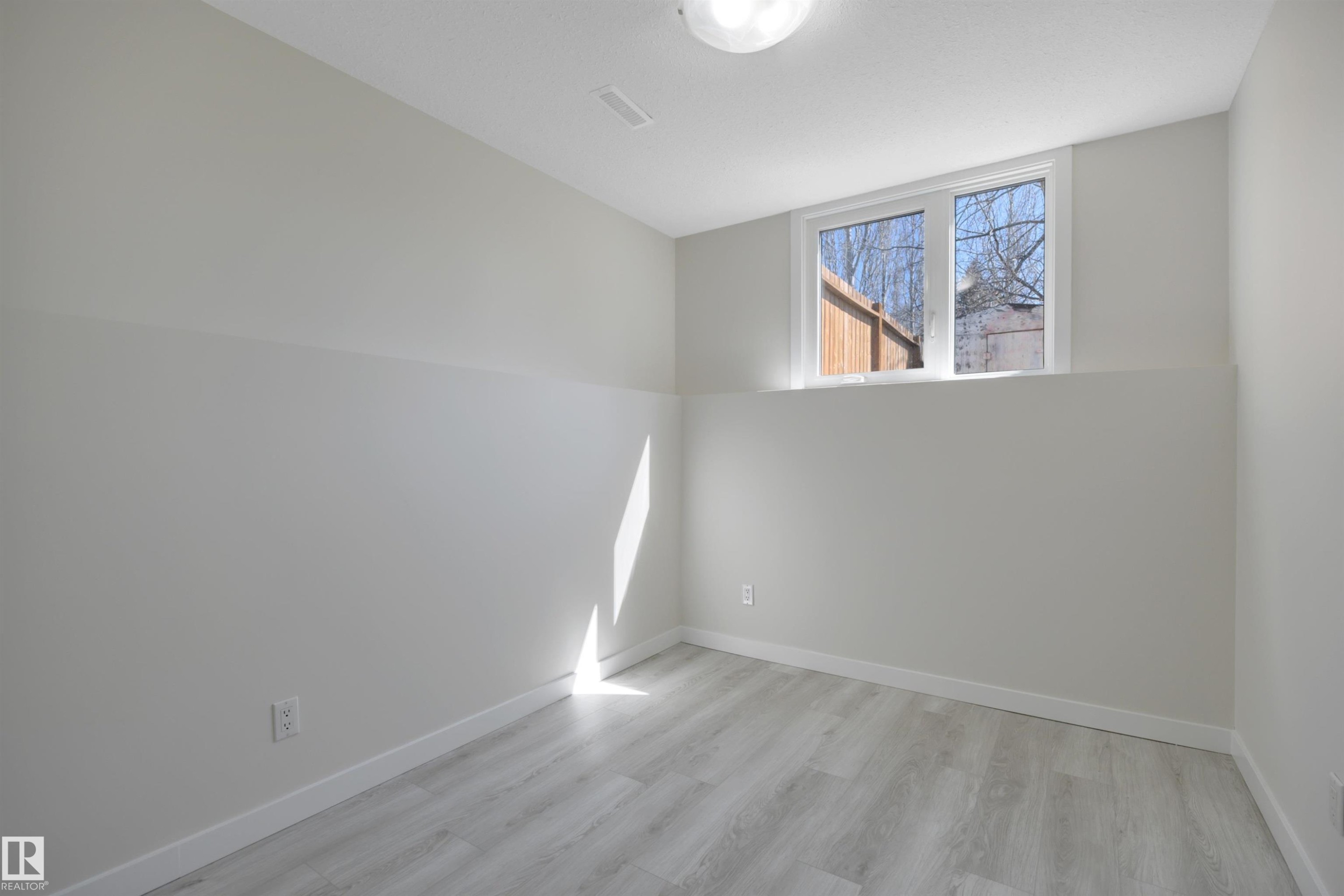 52 Pipestone Drive, Devon, AB - Indoor Photo Showing Other Room