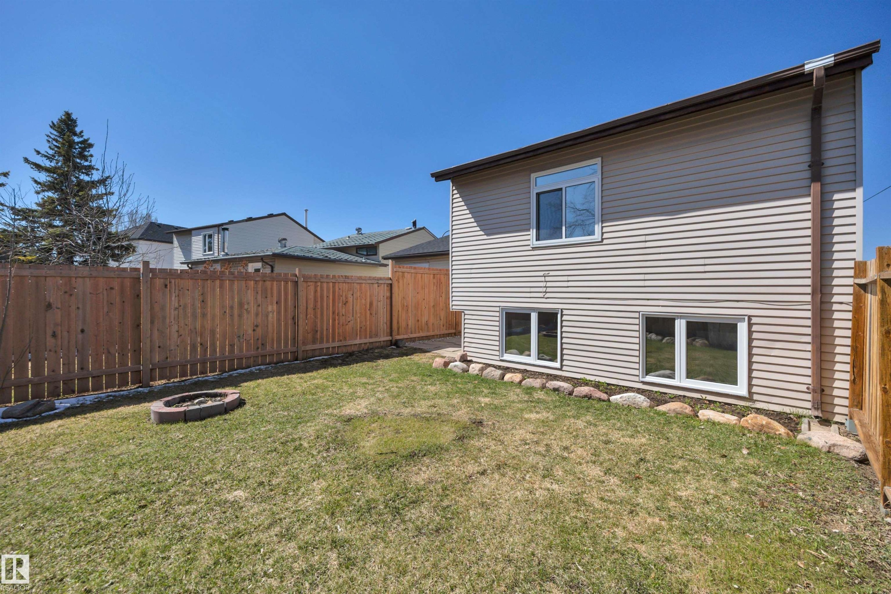 52 Pipestone Drive, Devon, AB - Outdoor