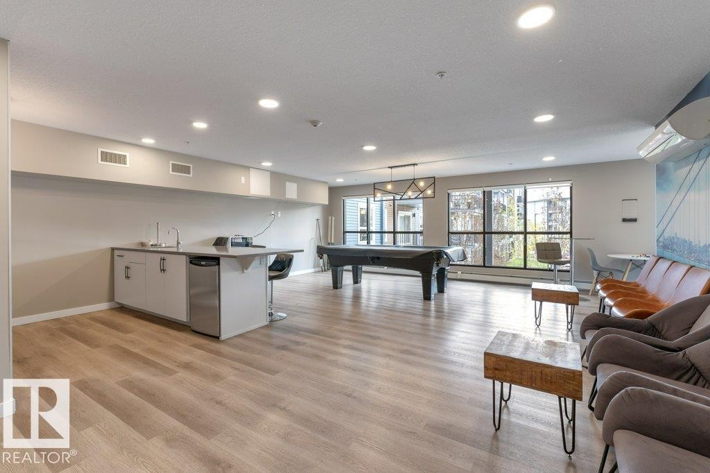 430 5504 Schonsee Drive, Edmonton, AB - Indoor Photo Showing Living Room