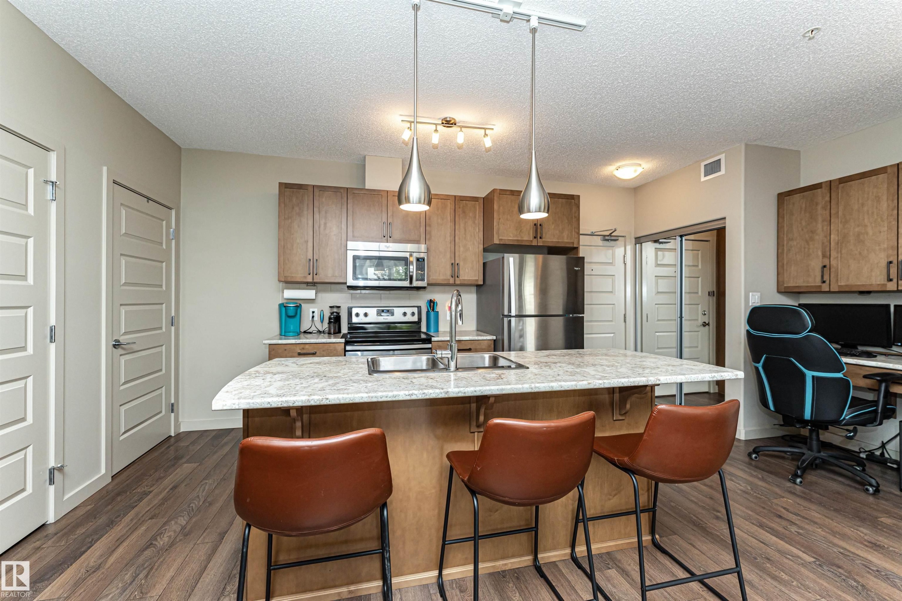 225 503 Albany Way, Edmonton, AB - Indoor Photo Showing Kitchen With Stainless Steel Kitchen With Double Sink